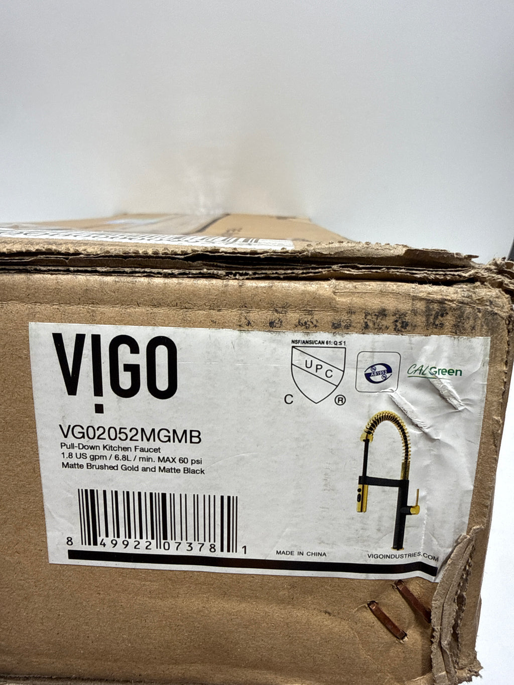 Vigo VG02052 Edison 1.8 GPM 20" Single Hole Pre-Rinse Pull Down Kitchen Faucet Matte Brushed Gold / Matte Black