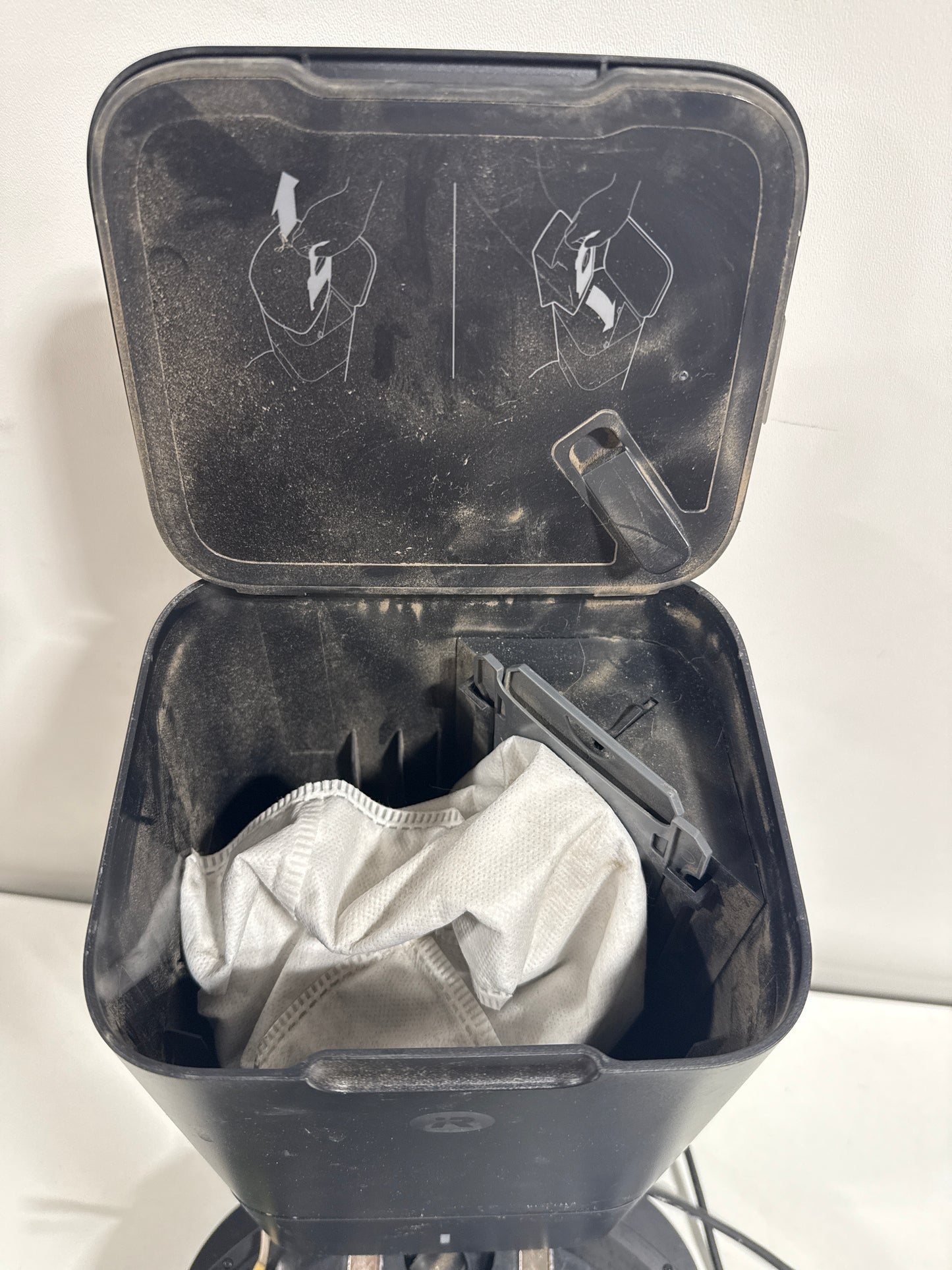 Used Robot Roomba I7+ Wi-Fi Connected Robot Vacuum with Automatic Dirt Disposal (7550)