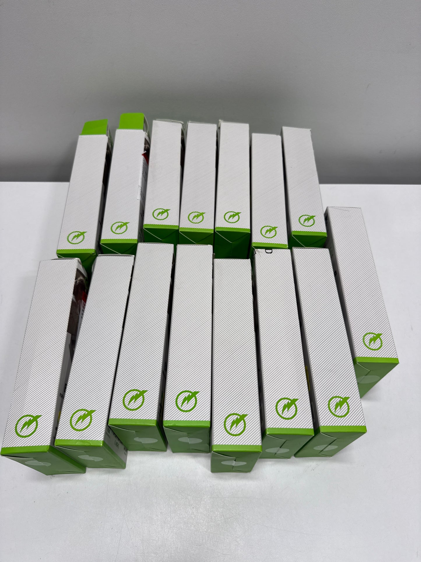 15 x Digipower - Universal Camera Battery Charger - Black