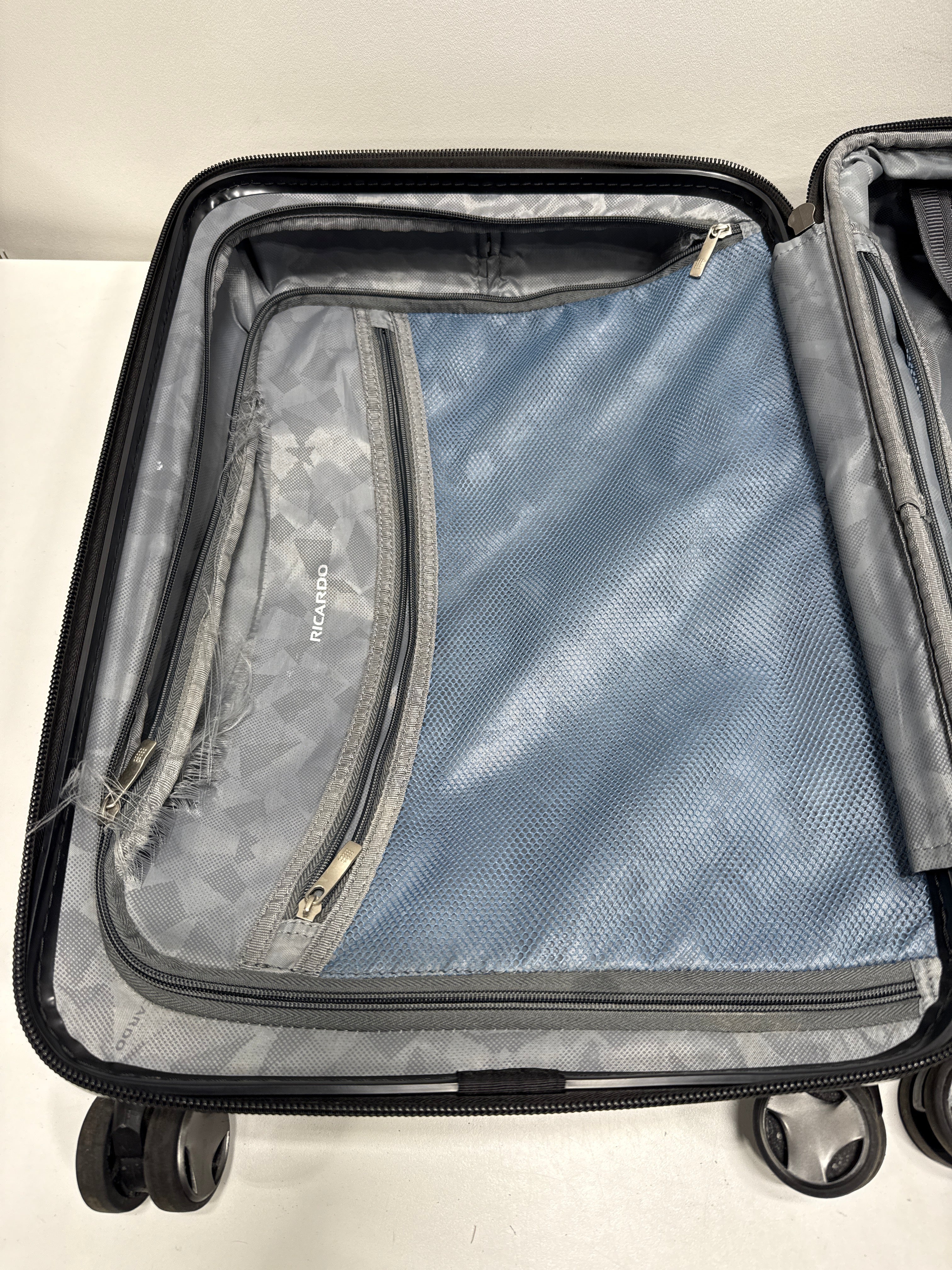Used Ricardo 3 piece Hardside Spinner Set - *Luggage & Travel