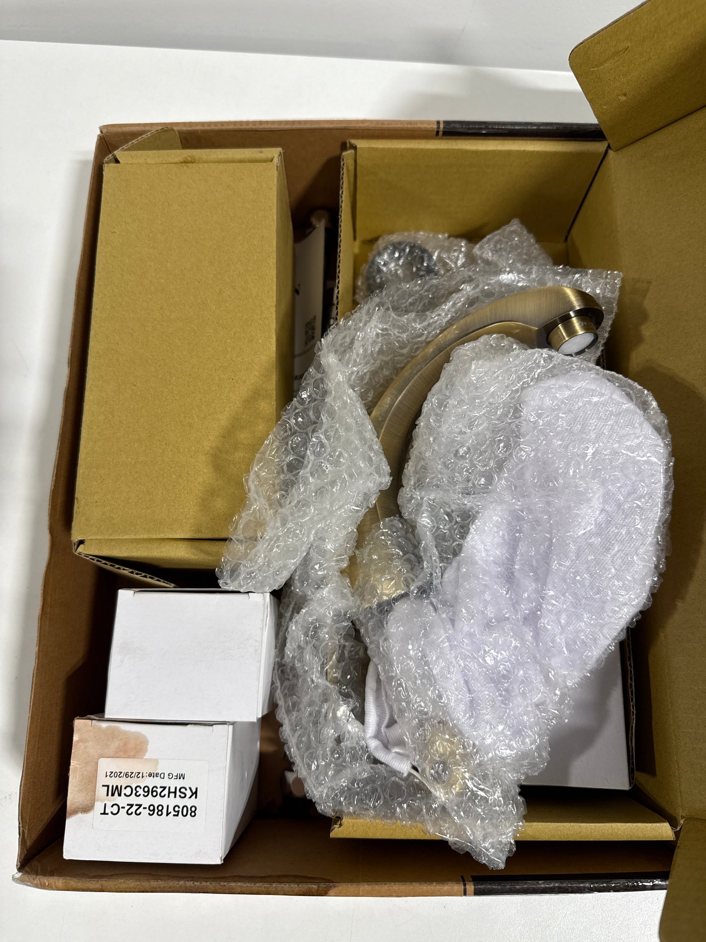 Scratch Kingston Brass KS4983CML Manhattan 8 Widespread Bathroom Faucet, Antique Brass - Kingston Brass KS4983CML