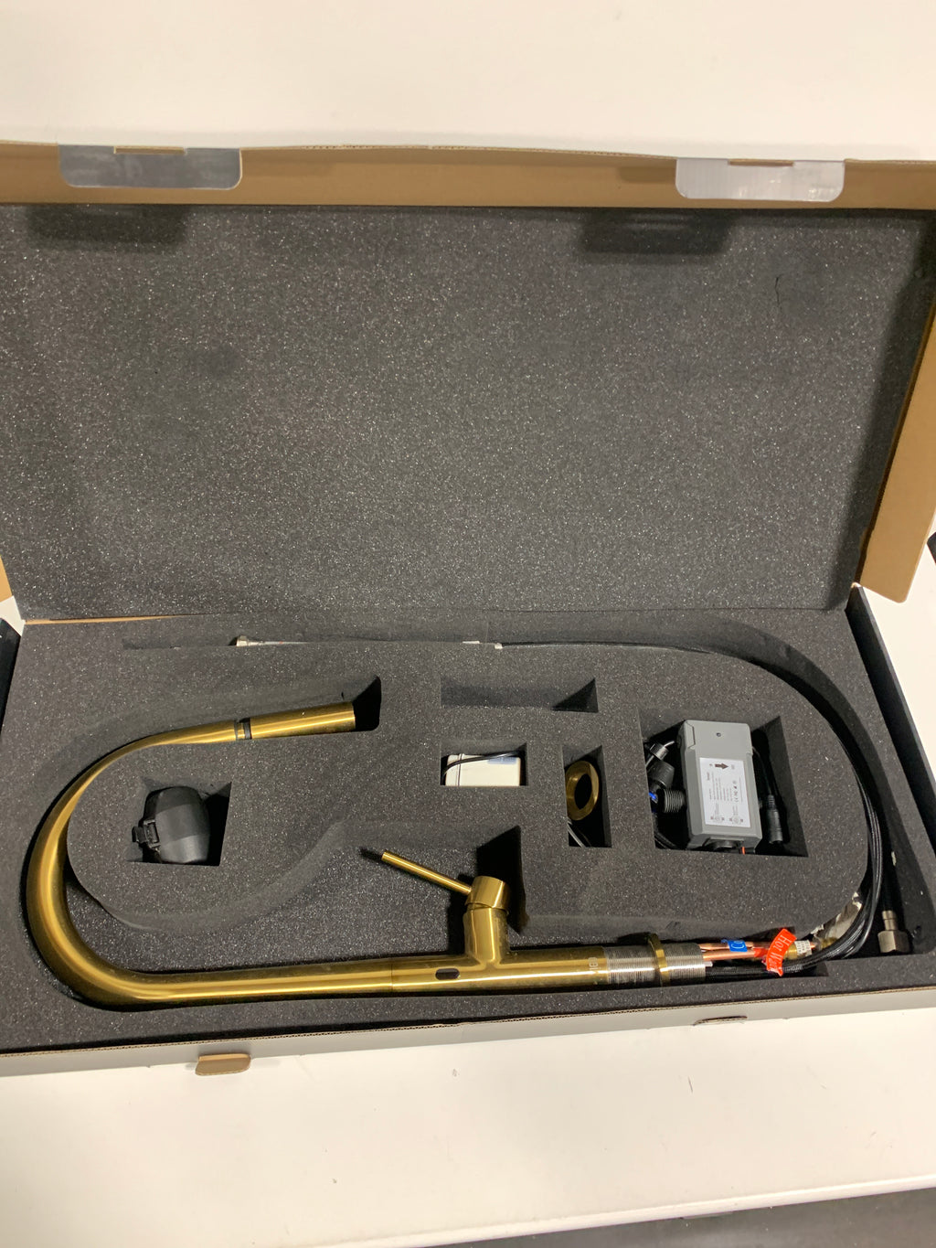 Used Greenwich Single-Handle Pull-Down Sprayer Kitchen Faucet with Touchless Sensor in Matte Brushed Gold - *Plumbing