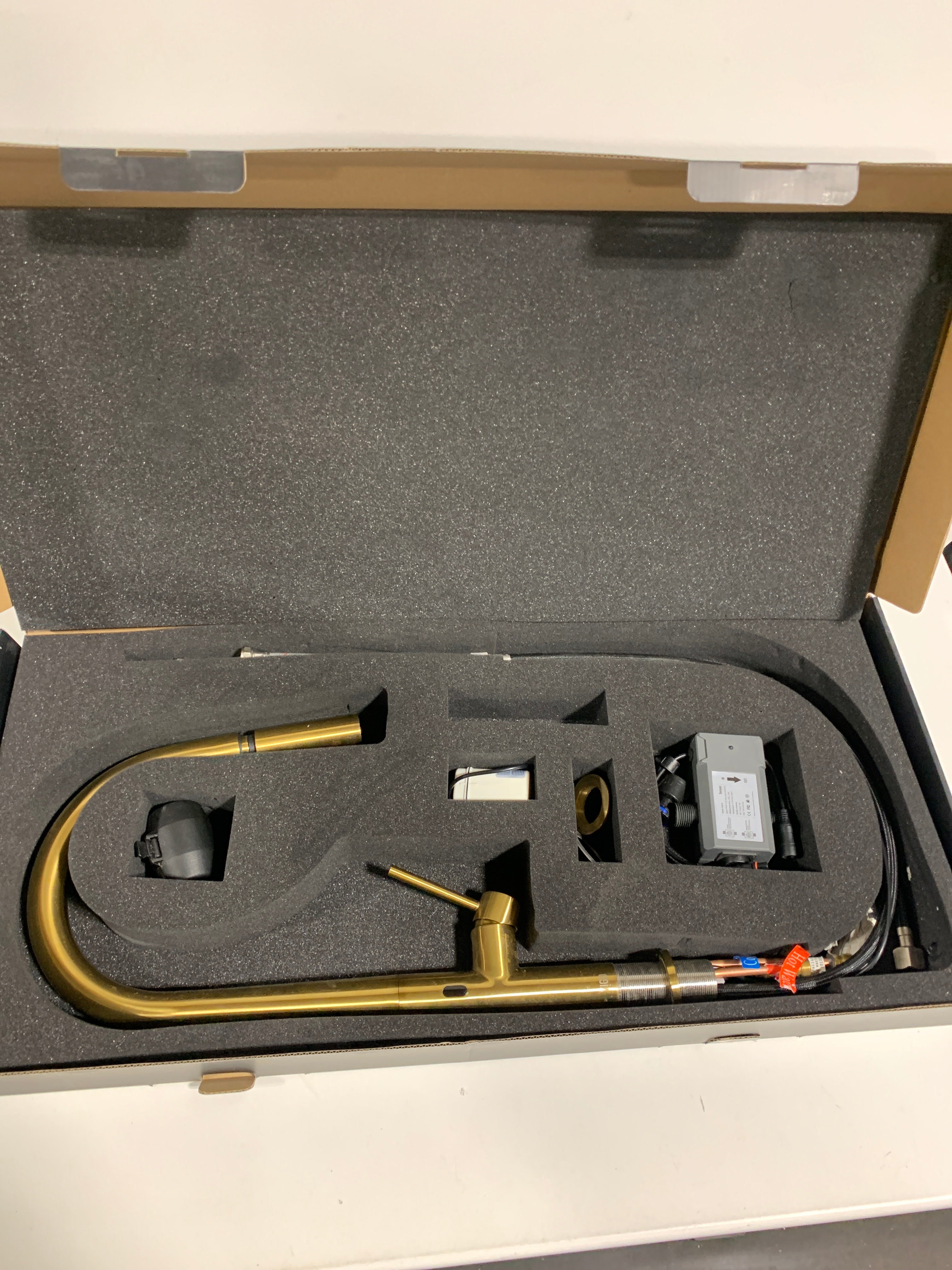 Used Greenwich Single-Handle Pull-Down Sprayer Kitchen Faucet with Touchless Sensor in Matte Brushed Gold - *Plumbing