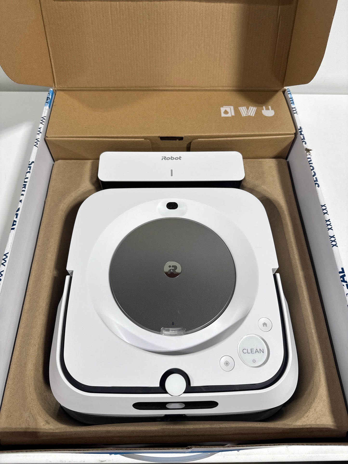 IRobot - Braava Jet M6 Wi-Fi Connected Robot Mop - White