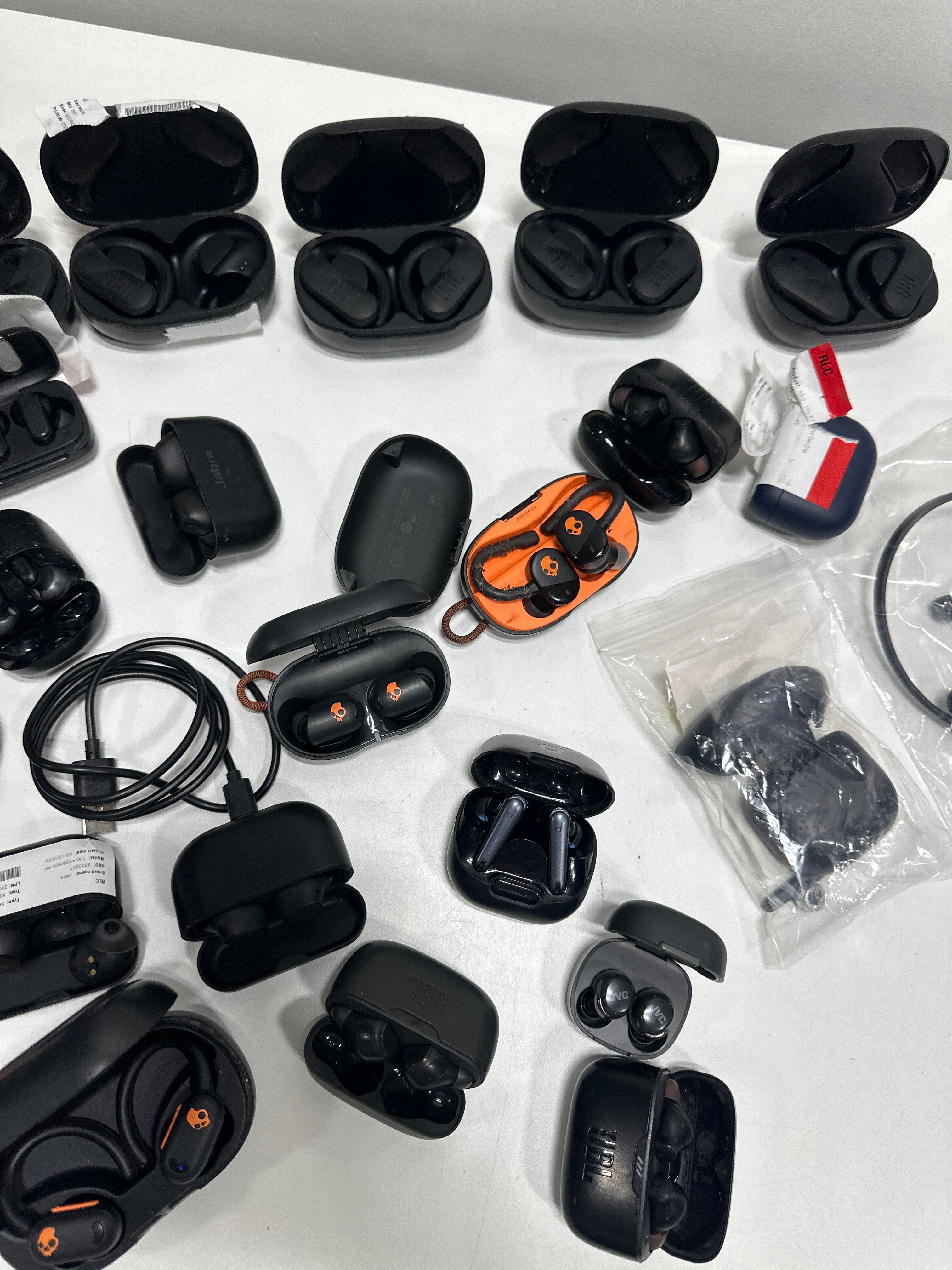 24 - JBL, Jabra, souncore and more For parts wireless earbuds