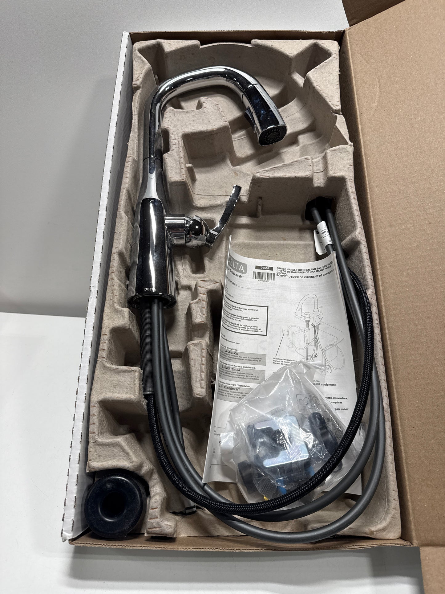 Delta Stryke: Single Handle Pull-Down Bar/Prep Faucet lumicoat chrome