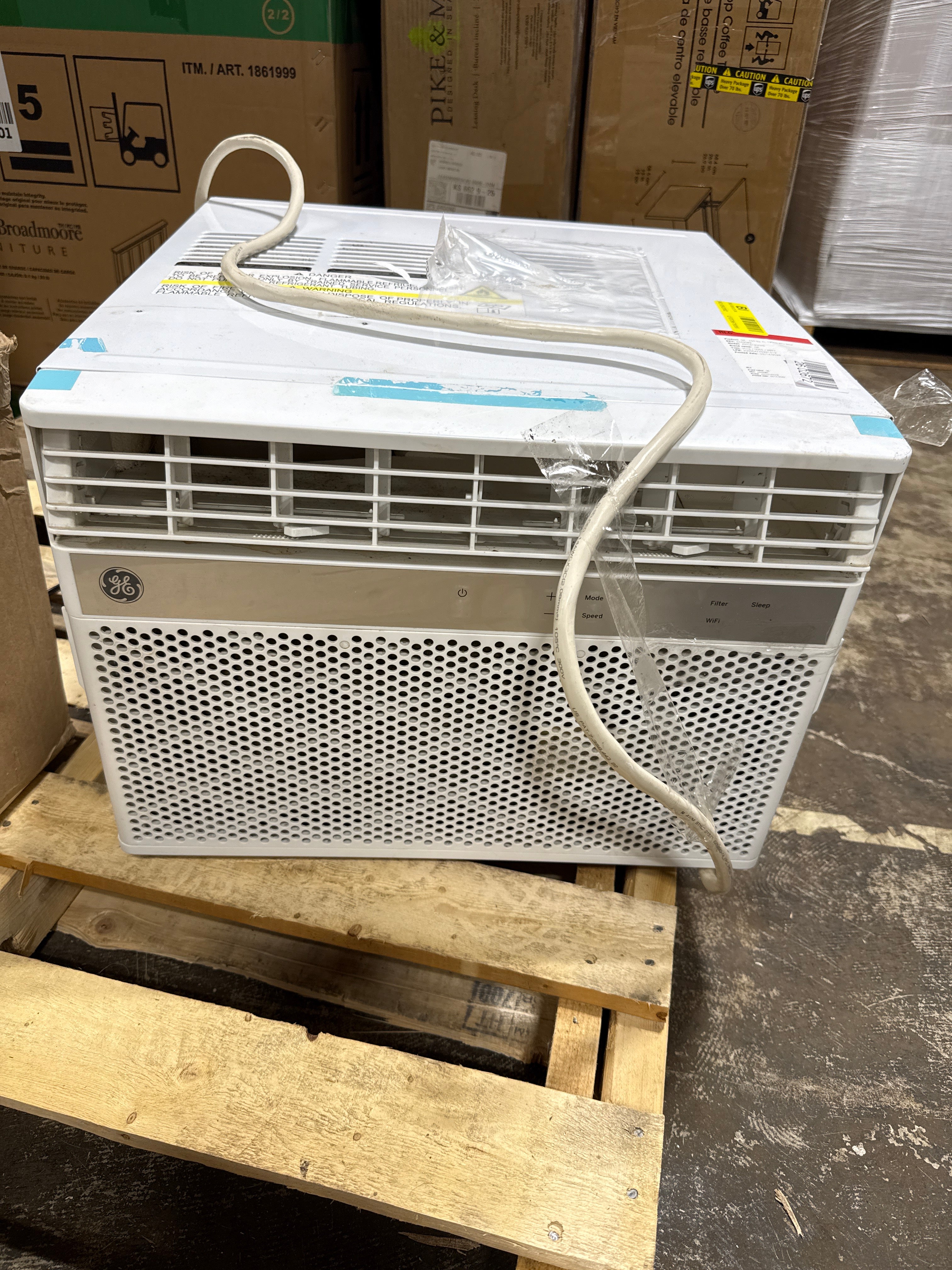 Used GE - 550 Sq. Ft. 12000 BTU Smart Window Air Conditioner - White