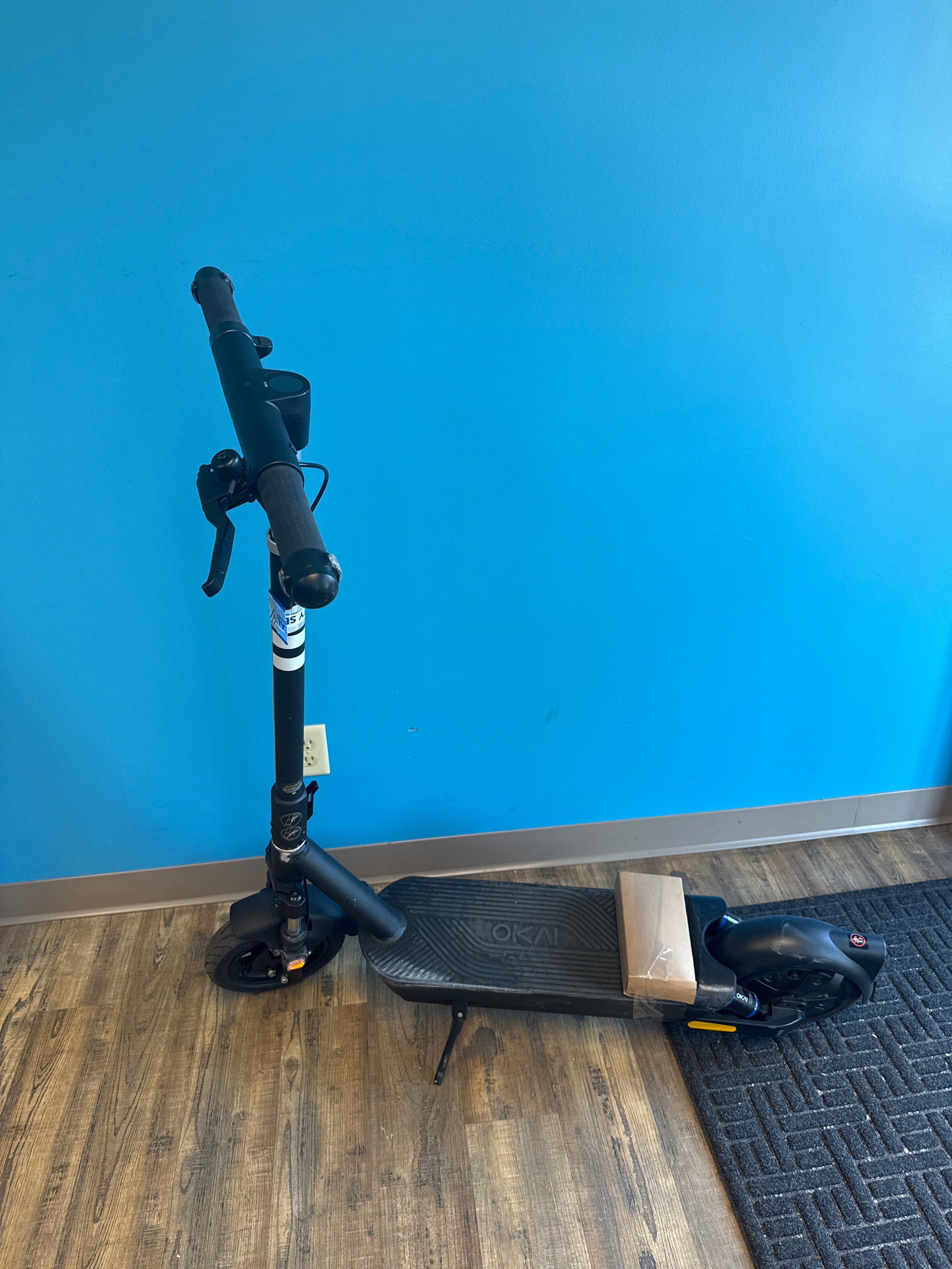 Used OKAI - Neon Ultra ES40 Dual-Suspension Electric Scooter W/ 43.5 Miles