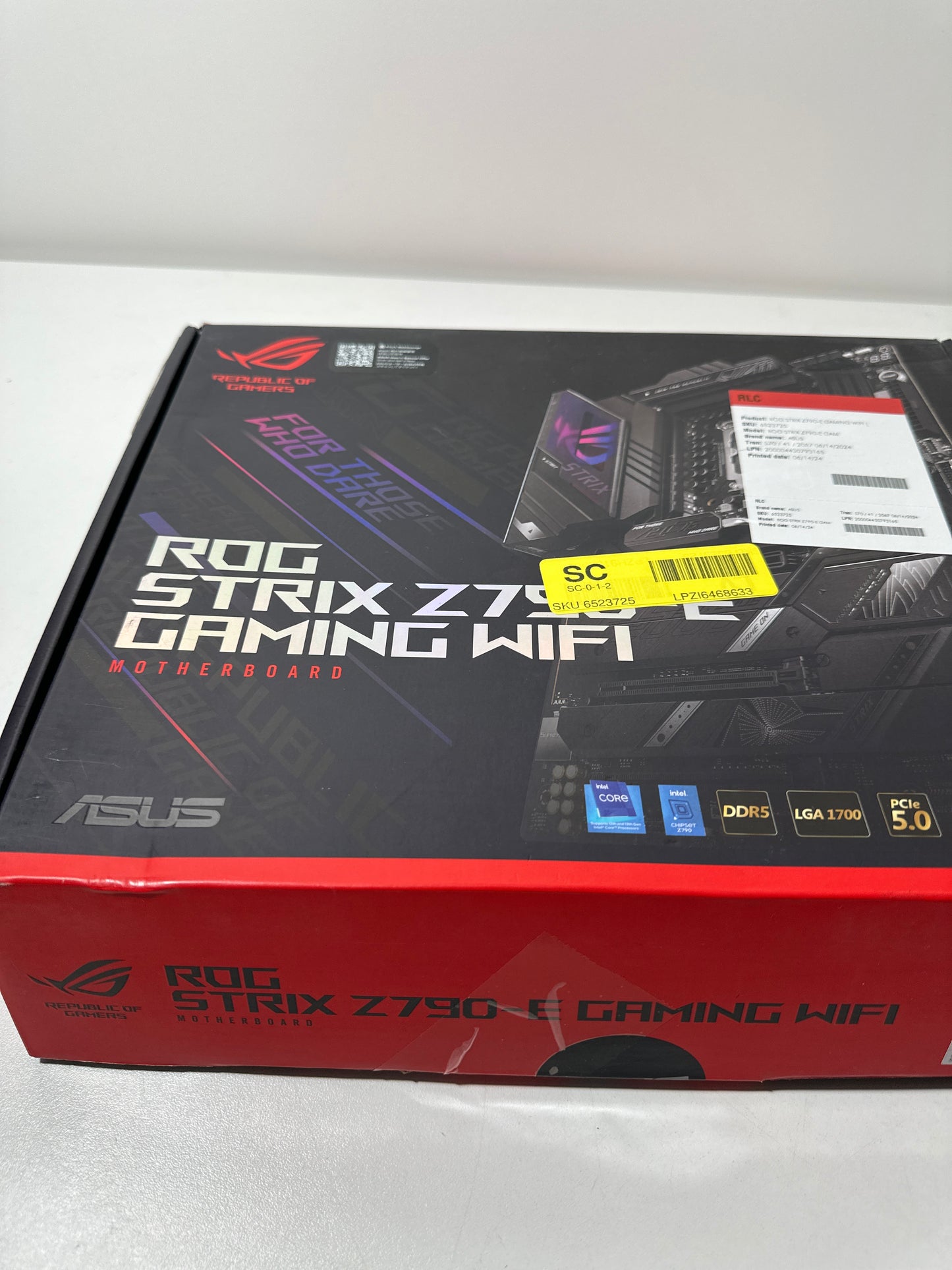 ASUS - ROG STRIX Z790-E GAMING WIFI (Socket LGA 1700) Intel Z790 ATX DDR5 Wi-Fi 6E Motherboard - Black