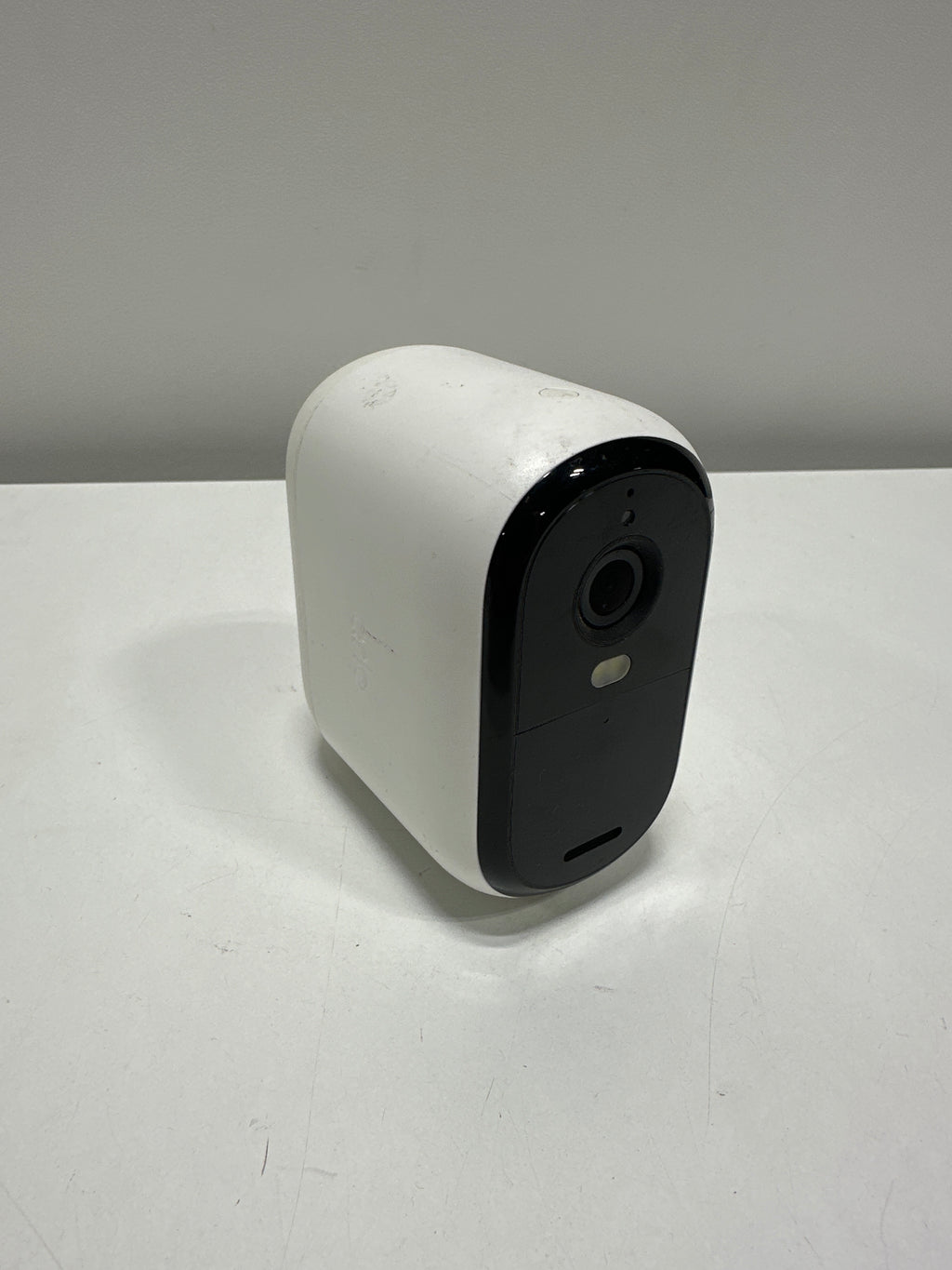 Used Arlo - Essential XL 1-Camera Outdoor Wireless HD Security Camera (2nd Generation)