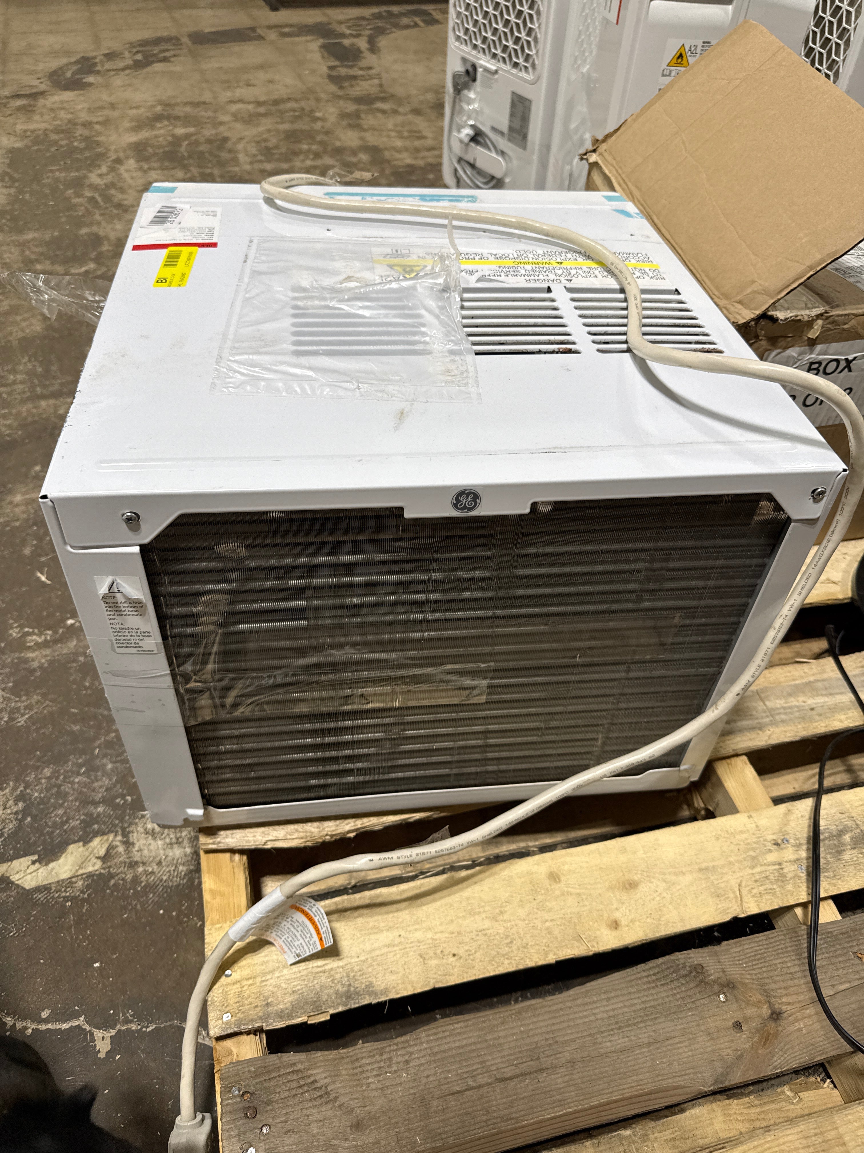 Used GE - 550 Sq. Ft. 12000 BTU Smart Window Air Conditioner - White