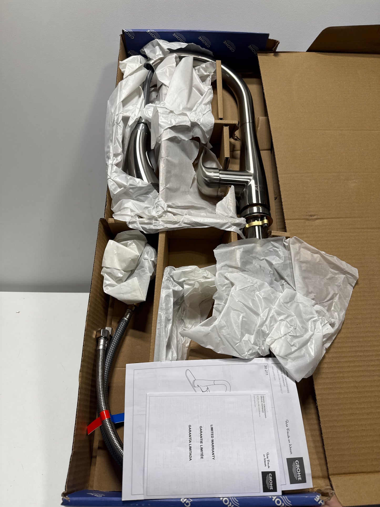 Grohe 30 211 1 Elberon Single Handle Single Hole Pull-Down Kitchen Faucet with SilkMove Cartridge & Locking Dual Spray Control - Includes Escutcheon