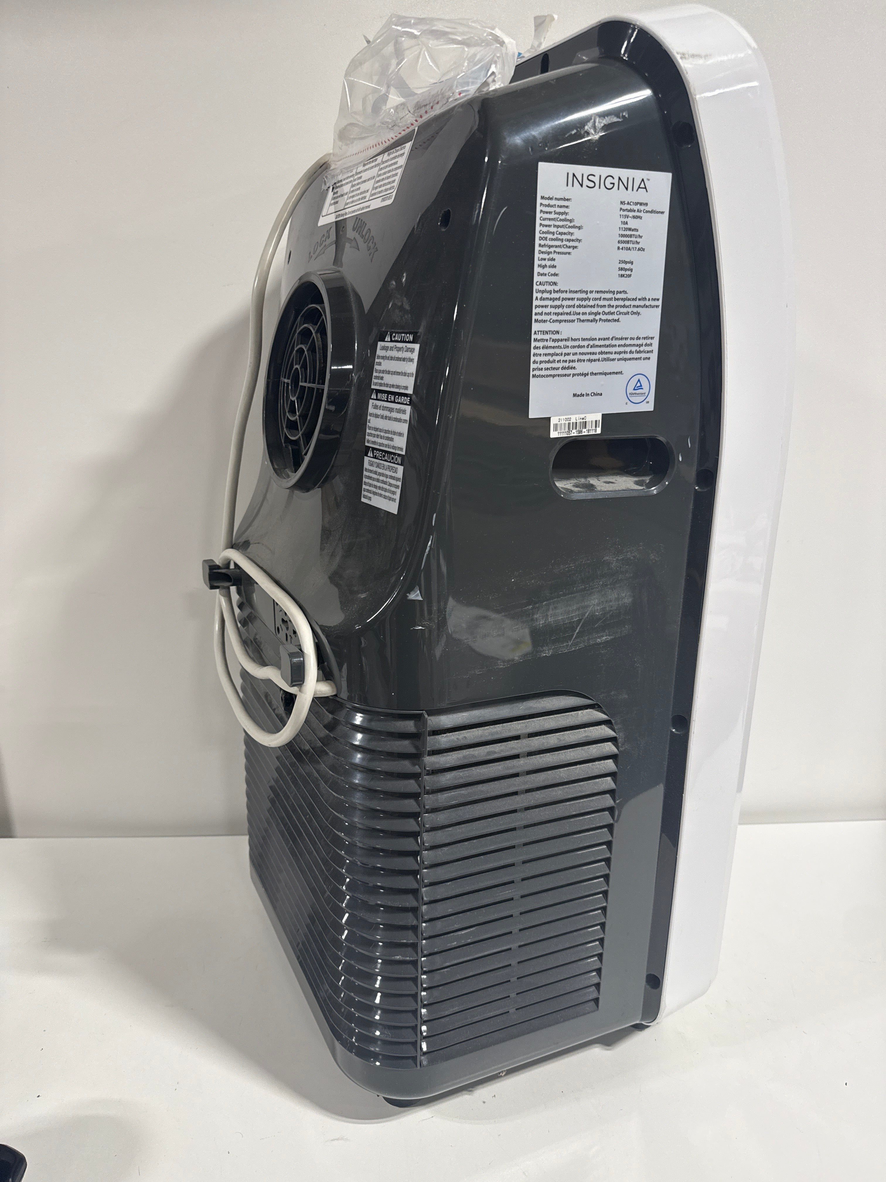 Used Insignia™ - 450 Sq. Ft. Portable Air Conditioner - White/Gray - *Home Environment