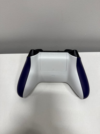 Used Microsoft - Xbox Wireless Controller for Xbox Series X, Xbox Series S, Xbox One, PCs, and Cloud-Enabled Devices - Astral Purple