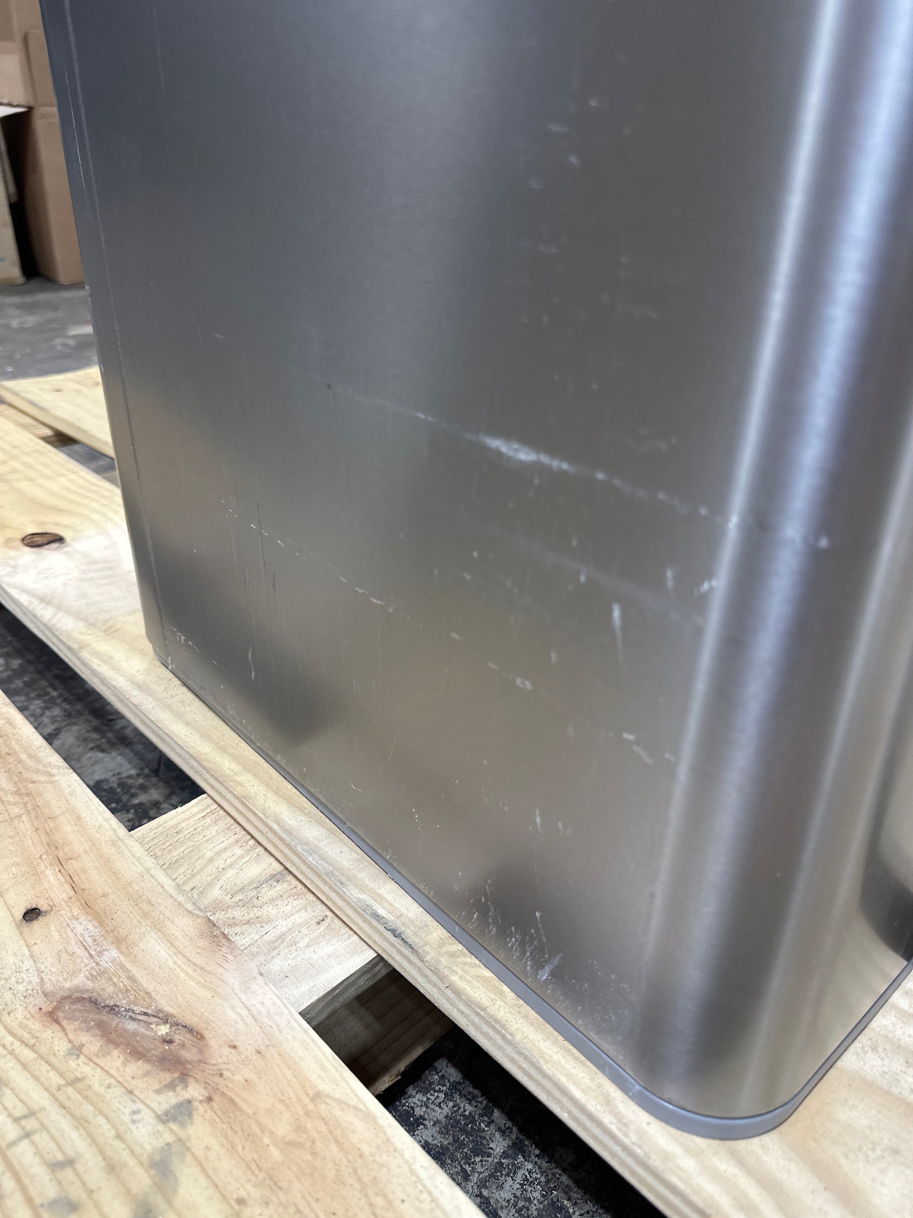 Scratch Kohler 47L Step Trash Can