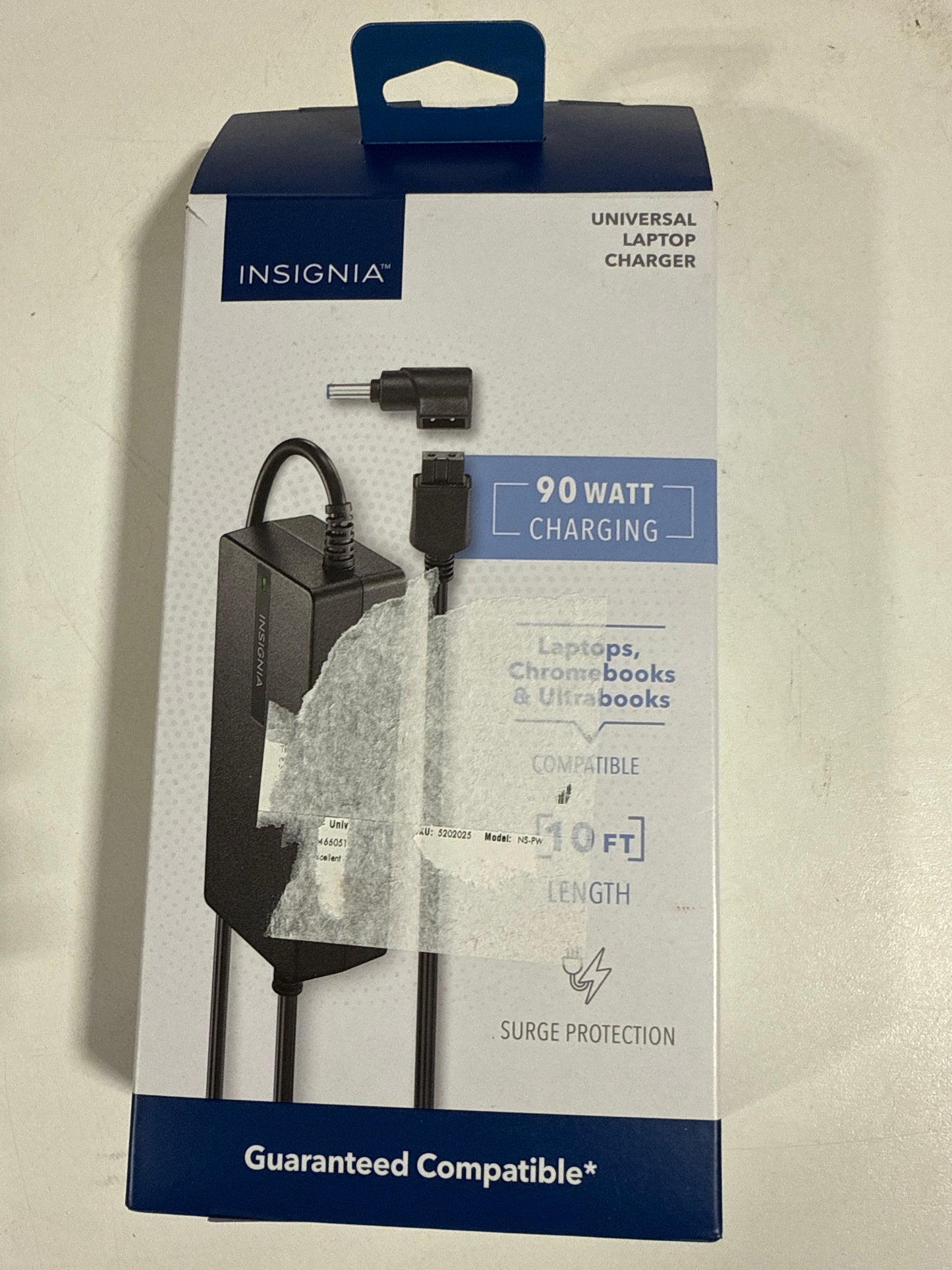 Insignia - Universal 90W Laptop Charger - Black