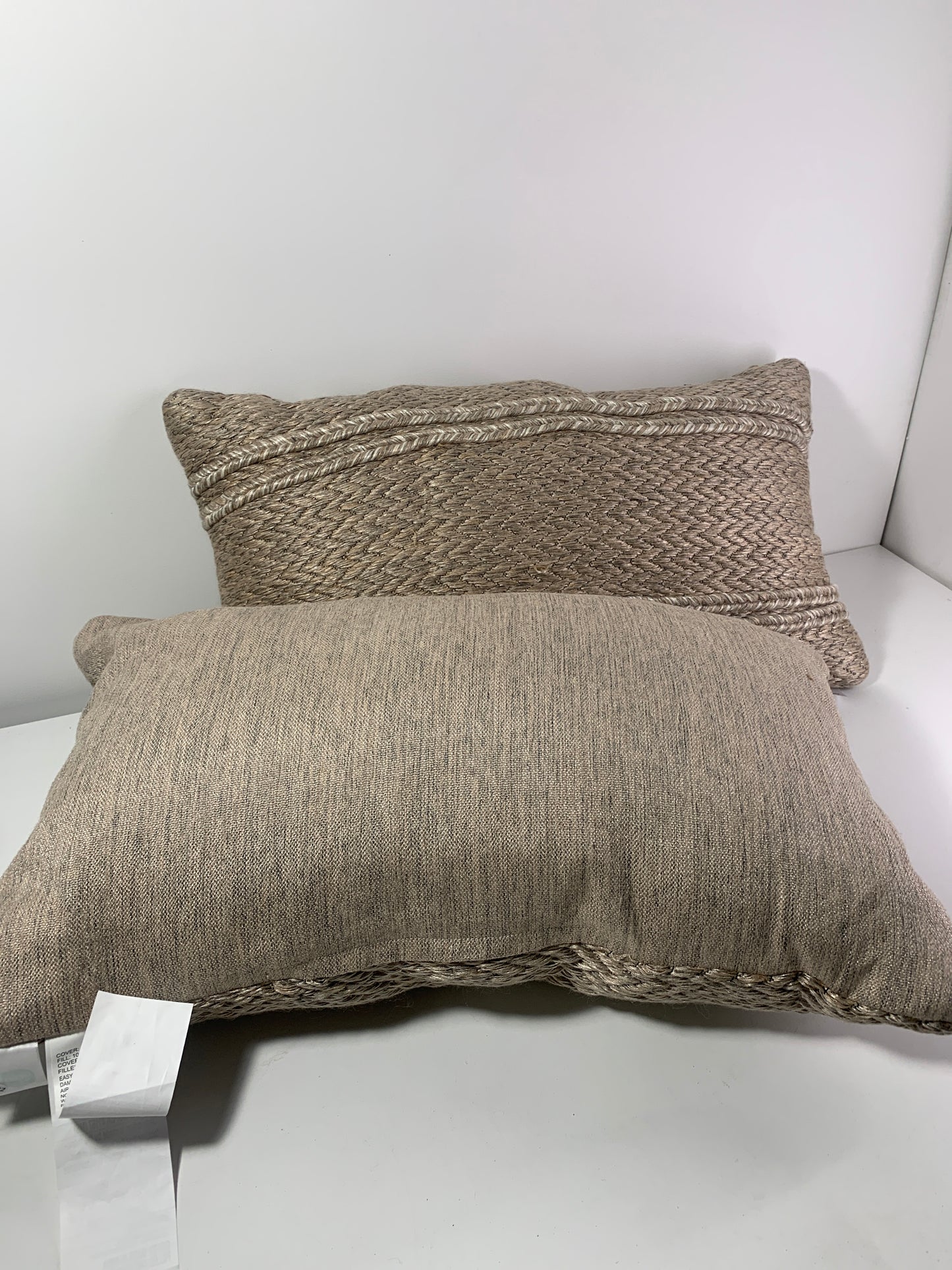 Brentwood Kirkland Set of 2, 22in decorative pillows