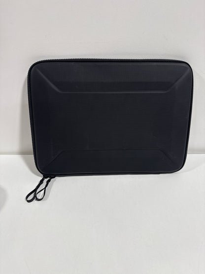 Thule - Gauntlet Laptop Sleeve Laptop Case for 14” Apple MacBook Pro, 13” Apple MacBook Pro, Air, PCs, Laptops & Chromebooks - Black