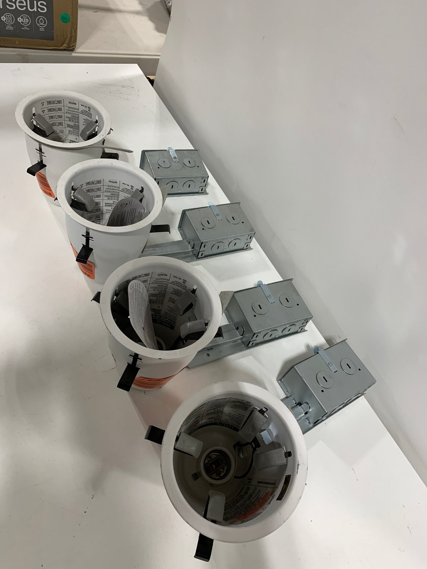 See Desc 4 H99 4 in. Steel Recessed Lighting Housing for Remodel Ceiling, No Insulation Contact, Air-Tite (Copy)