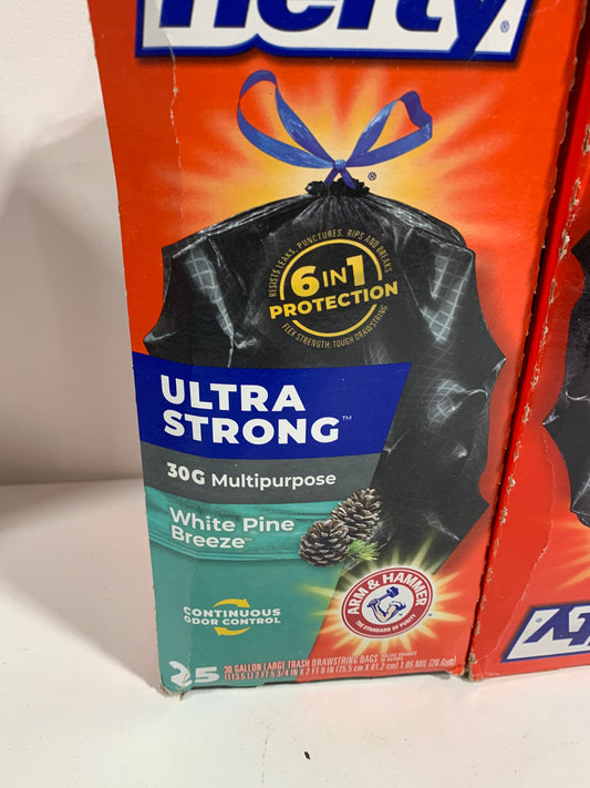Hefty Ultra Strong Multipurpose Large Trash Bags, Black, White Pine Breeze Scent, 30 Gallon, 75 Count