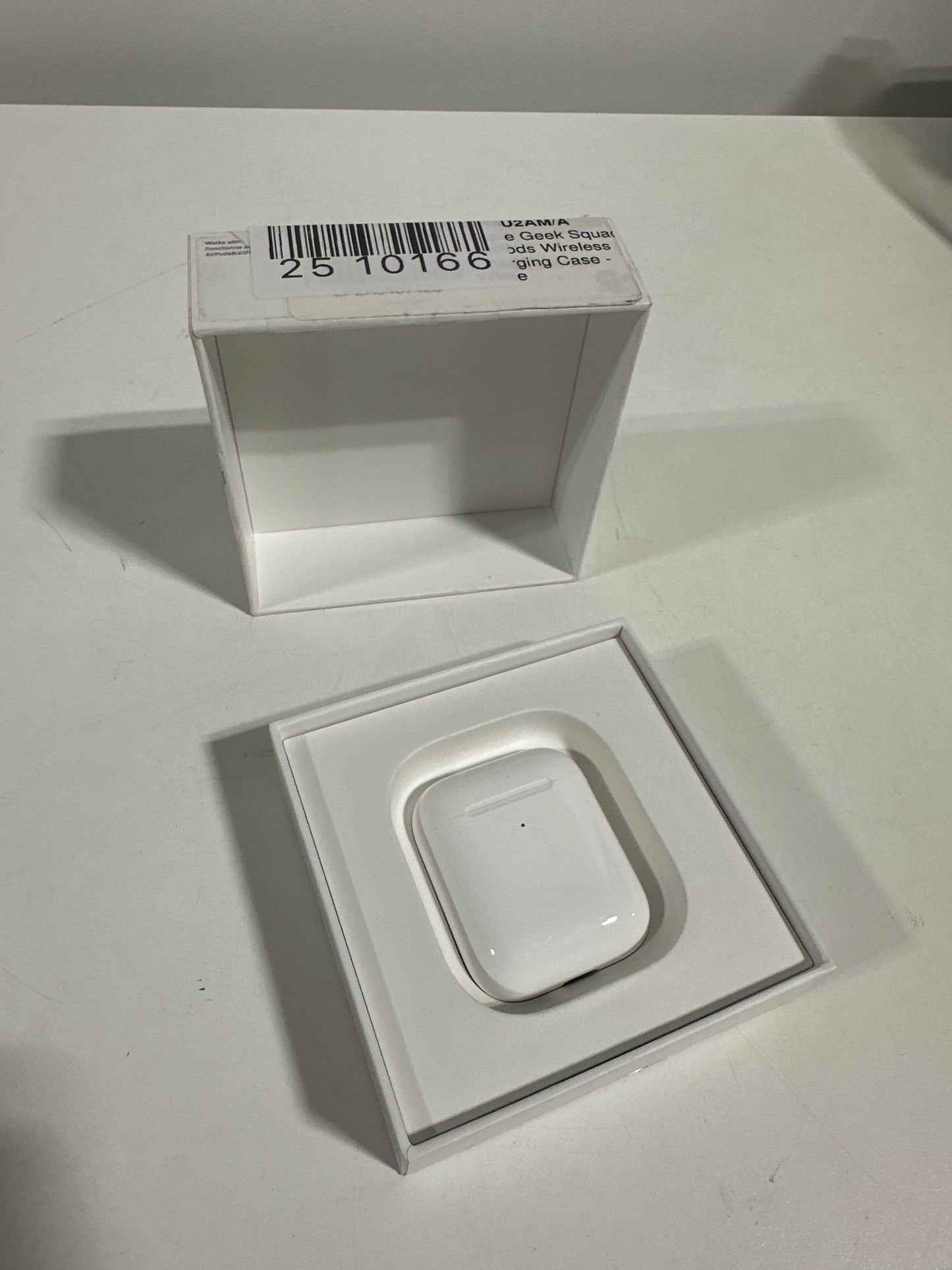 Apple - AirPods Wireless Charging Case - White