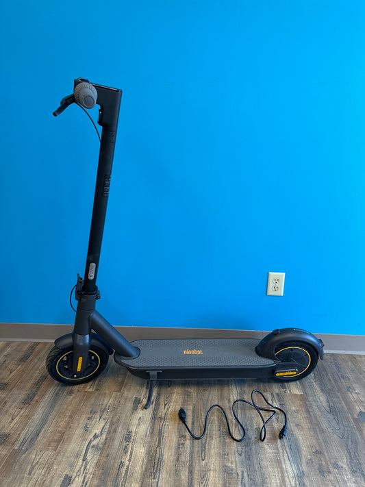 Used Segway - Max G30P Electric Kick Scooter, Foldable Electric Scooter w/40.4 mi Max Operating Range & 18.6 mph Max Speed - Black