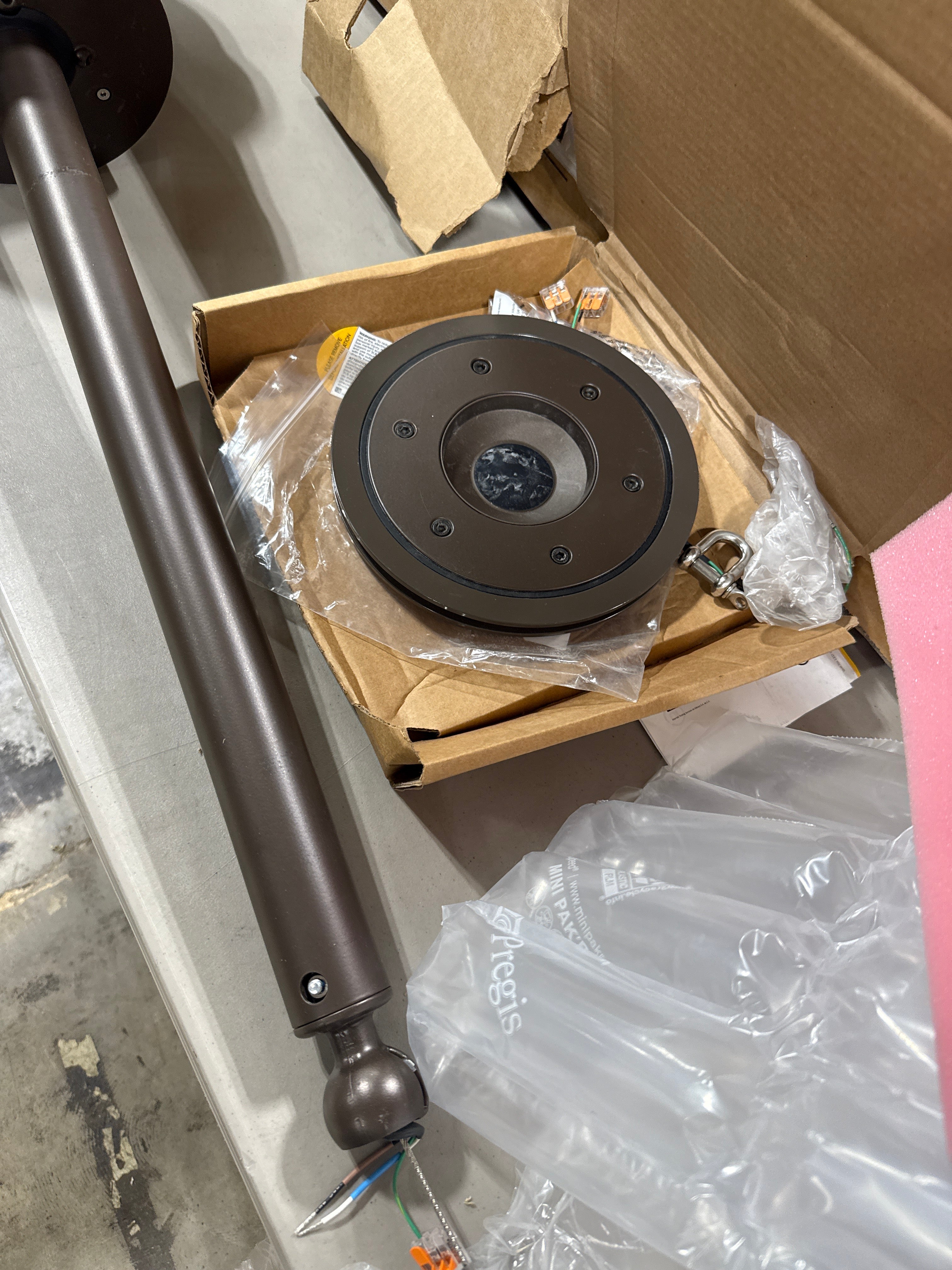 Used See Desc Big Ass Fans i6 72" 6 Blade Indoor Smart Ceiling Fan with Remote Control and Oil Rubbed Bronze Motor / Body