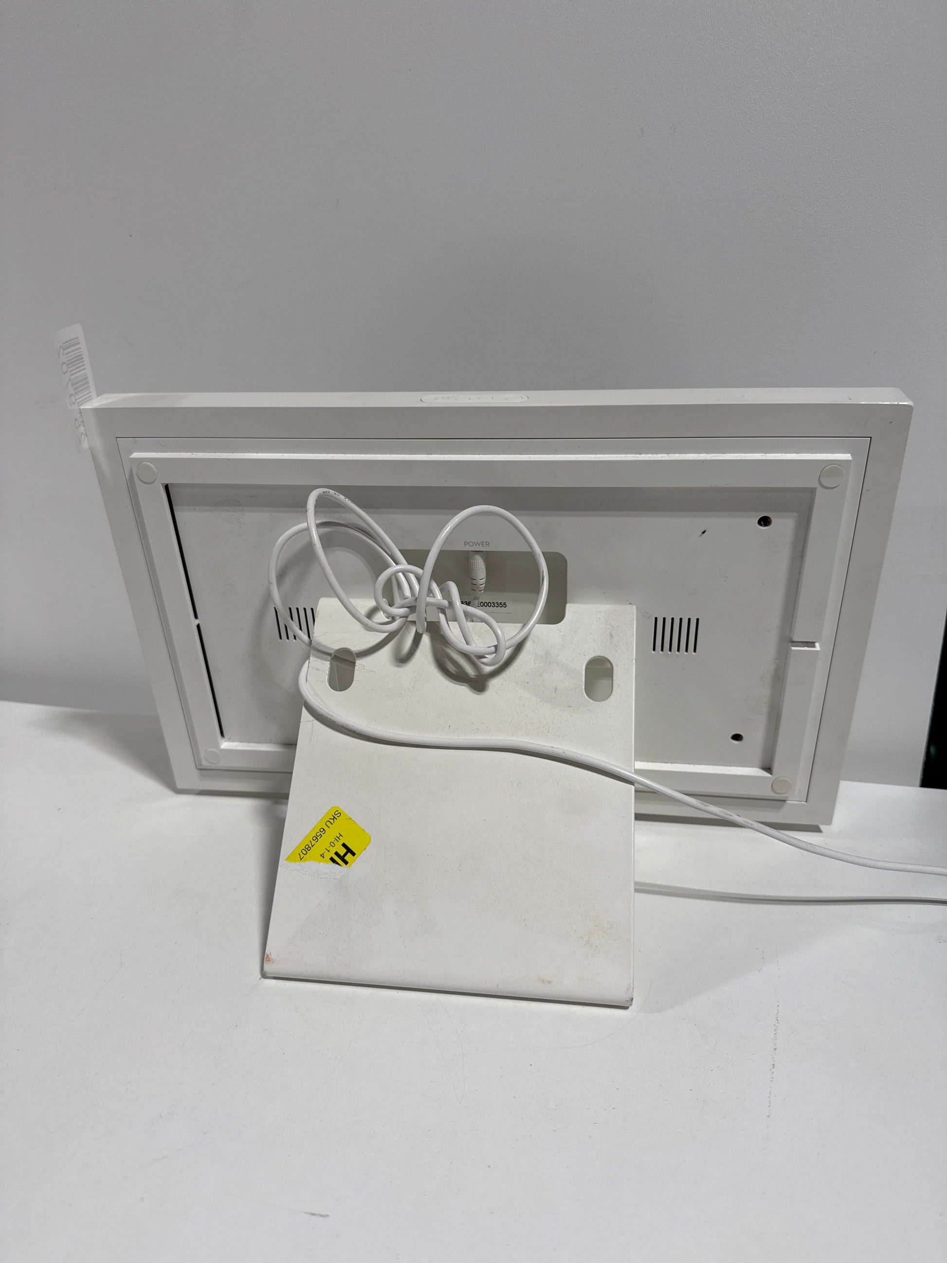 Used Skylight - Calendar: 15 Inch Touchscreen Smart Calendar and Chore Chart - White - *Smart Home