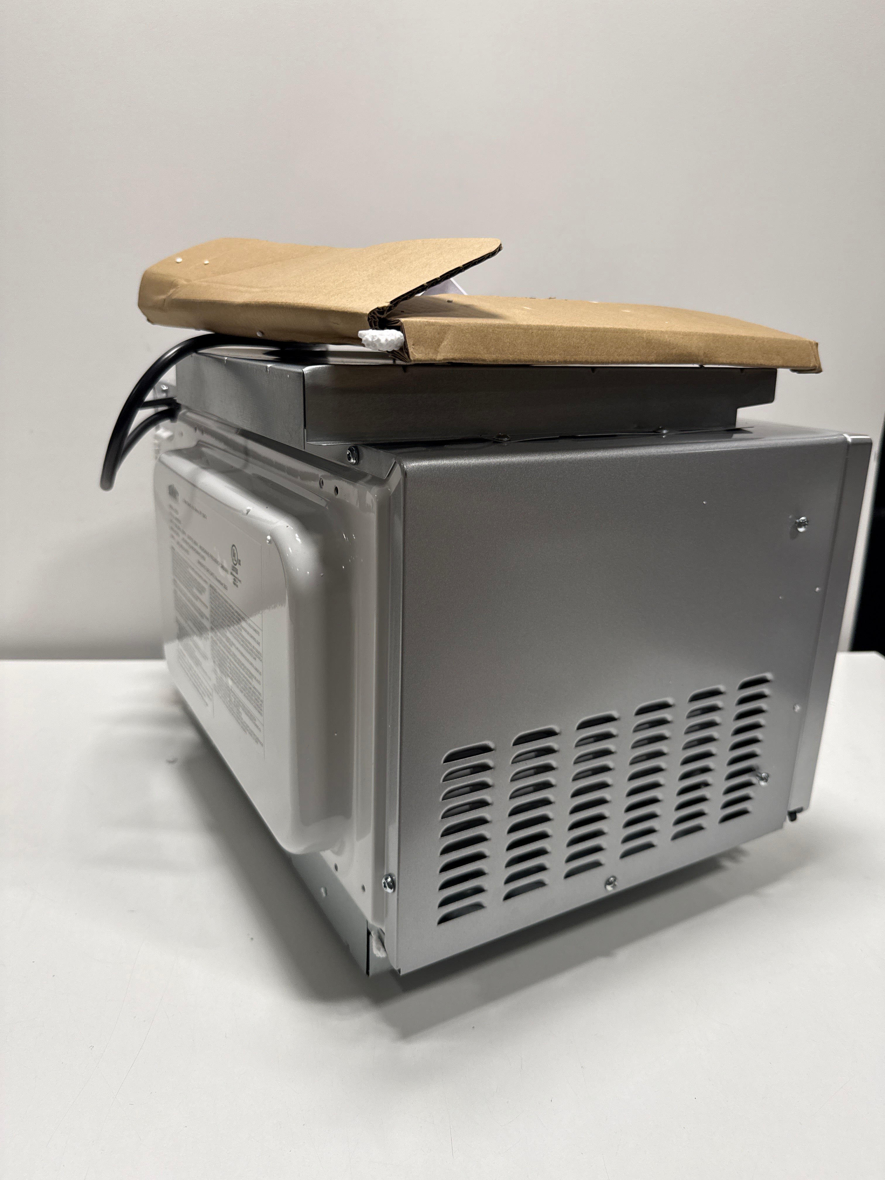 Used See Desc Summit 24 Inch Wide 0.9 Cu. Ft. 900 Watt Built-In Microwave