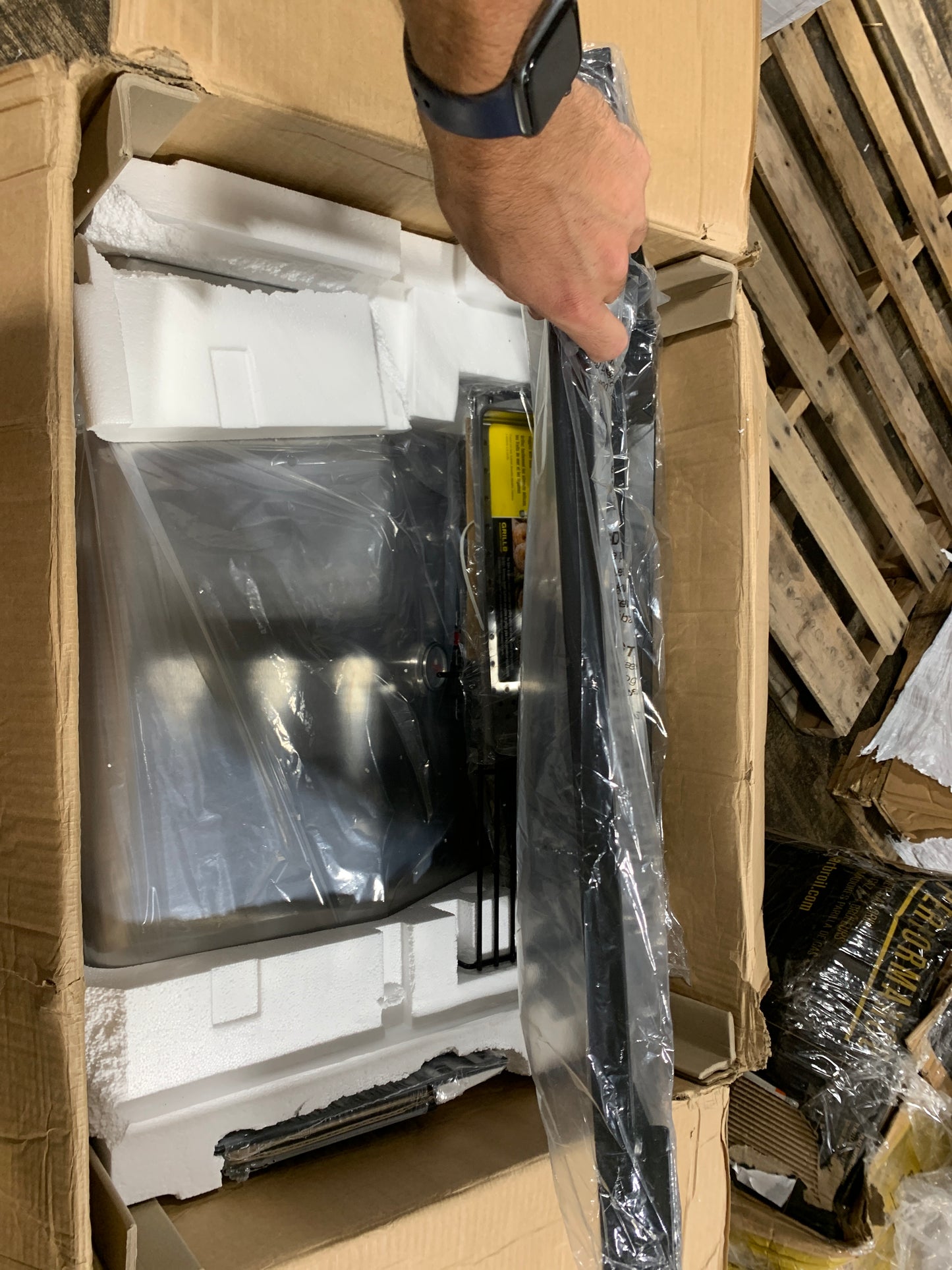 Charbroil - Performance Series 4-Burner Gas Grill w/ Side Burner - Stainless Steel