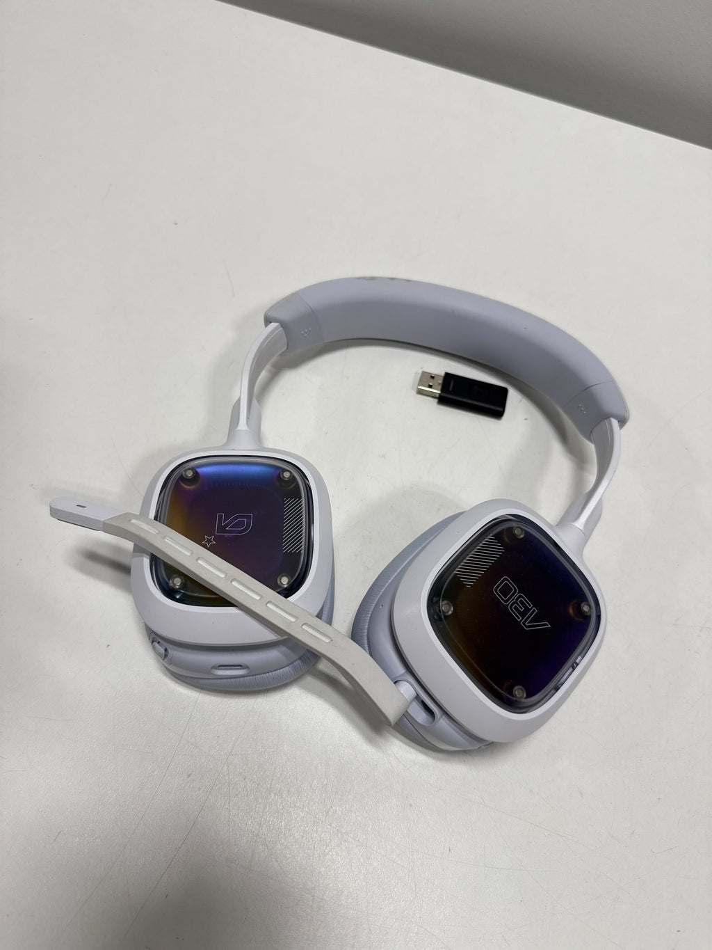 Used Astro Gaming - A30 Wireless Over-the-Ear Gaming Headset for PS5 PS4 Nintendo Switch PC Mobile - White
