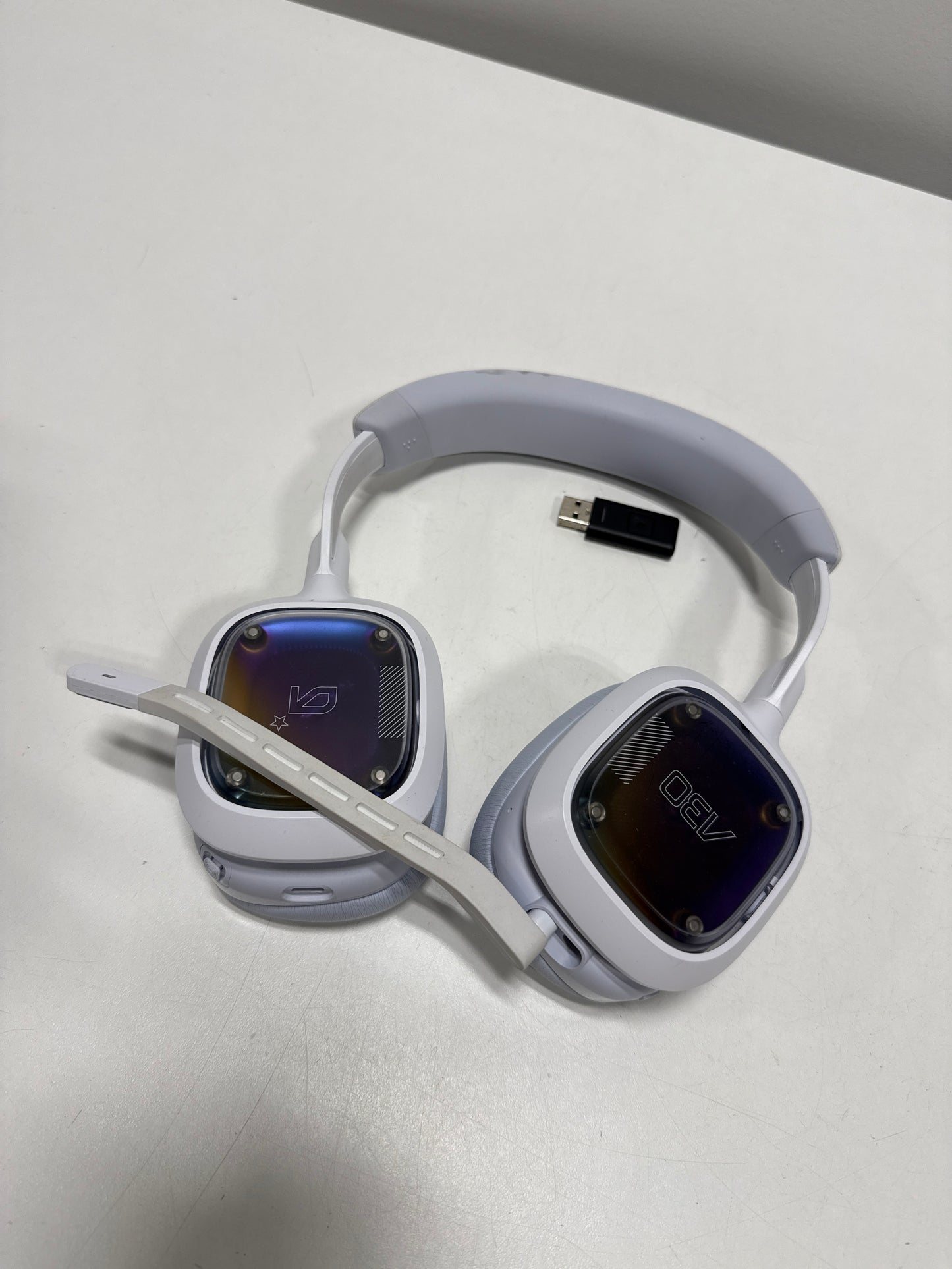 Used Astro Gaming - A30 Wireless Over-the-Ear Gaming Headset for PS5 PS4 Nintendo Switch PC Mobile - White