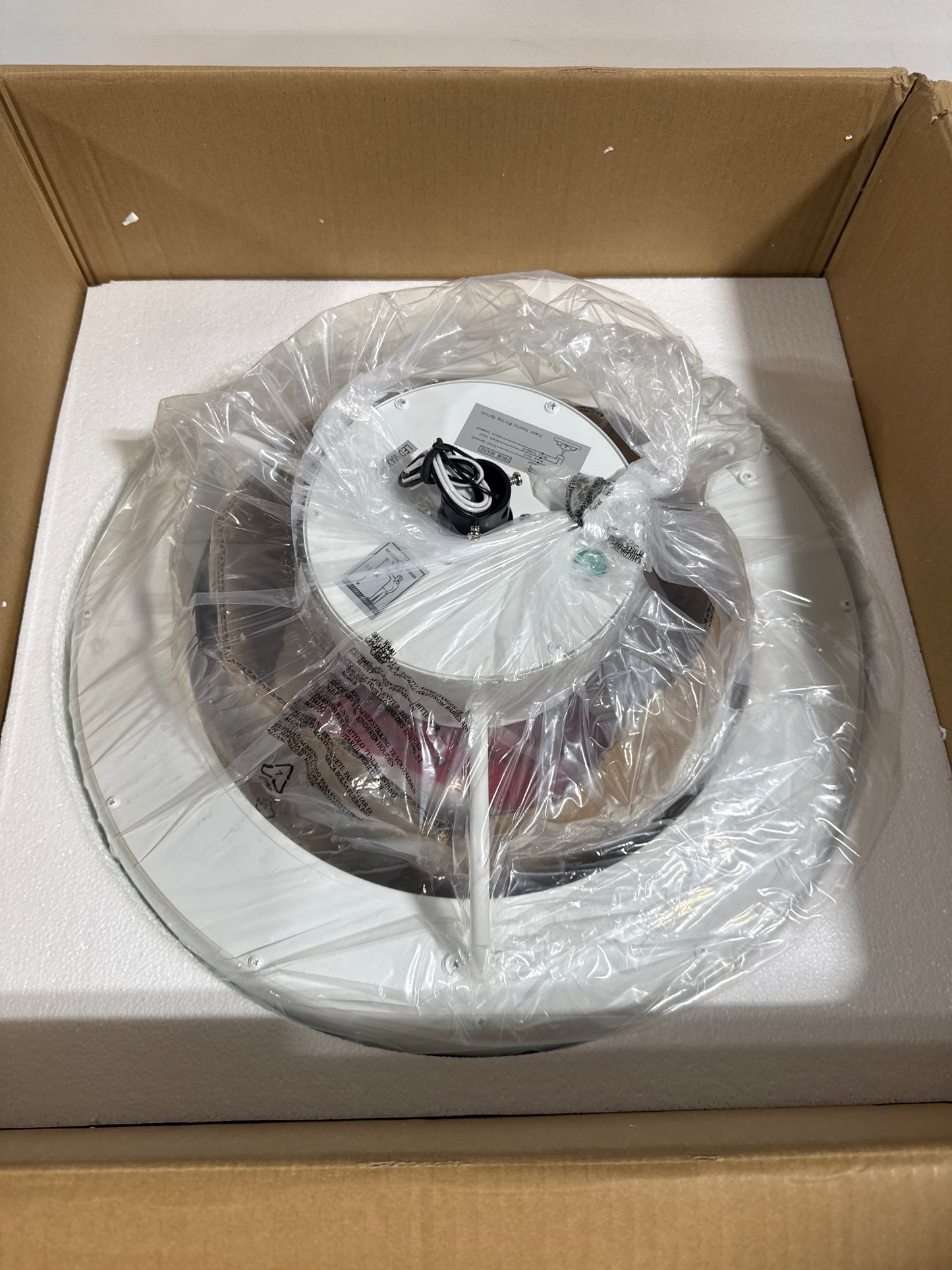 OVAL AIR AIR8002D Loren 20" Modern Contemporary 6-Speed Metal Mobile-App/Remote-Controlled Dimmable Smart