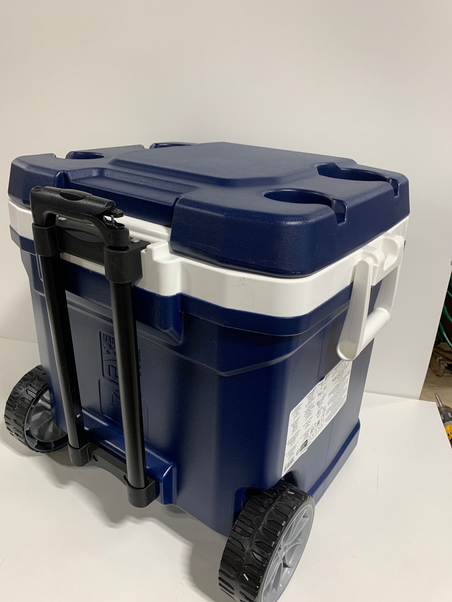 Used See Desc IGLOO MaxCold 58 Litre (62 US QT) Roller Cool Box Ice Cooler 98 Cans