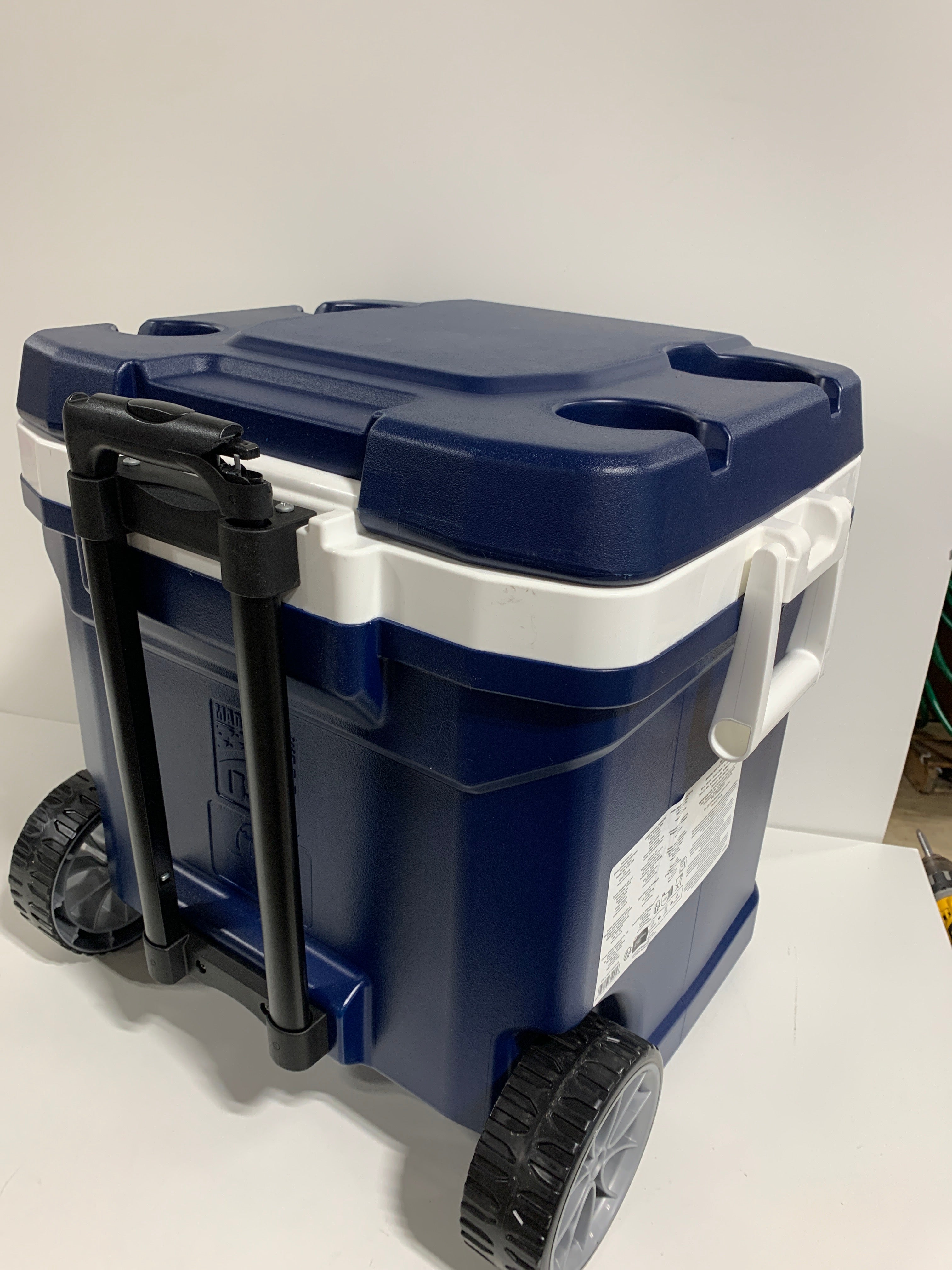 Used See Desc IGLOO MaxCold 58 Litre (62 US QT) Roller Cool Box Ice Cooler 98 Cans - *Outdoor Living & Garden