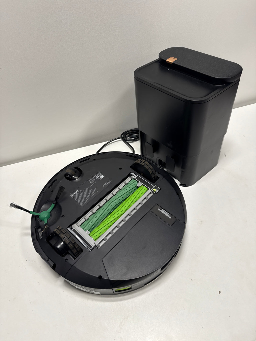 Used Roomba Max 705 Vac Robot + AutoEmpty Dock | Black | IRobot