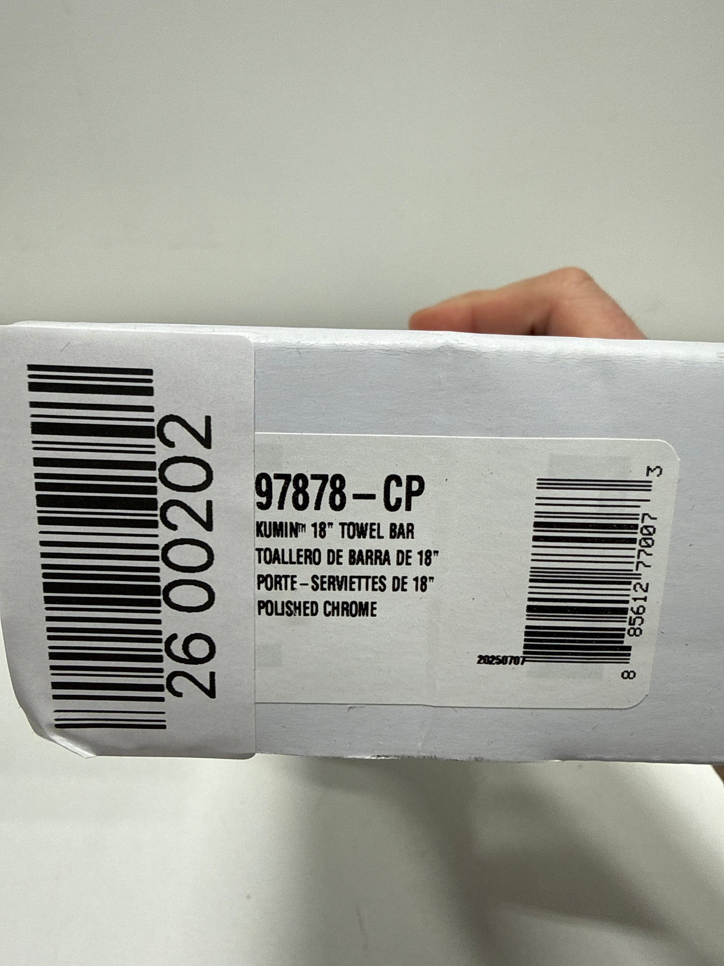 Kumin 18 in. Towel Bar in Polished Chrome