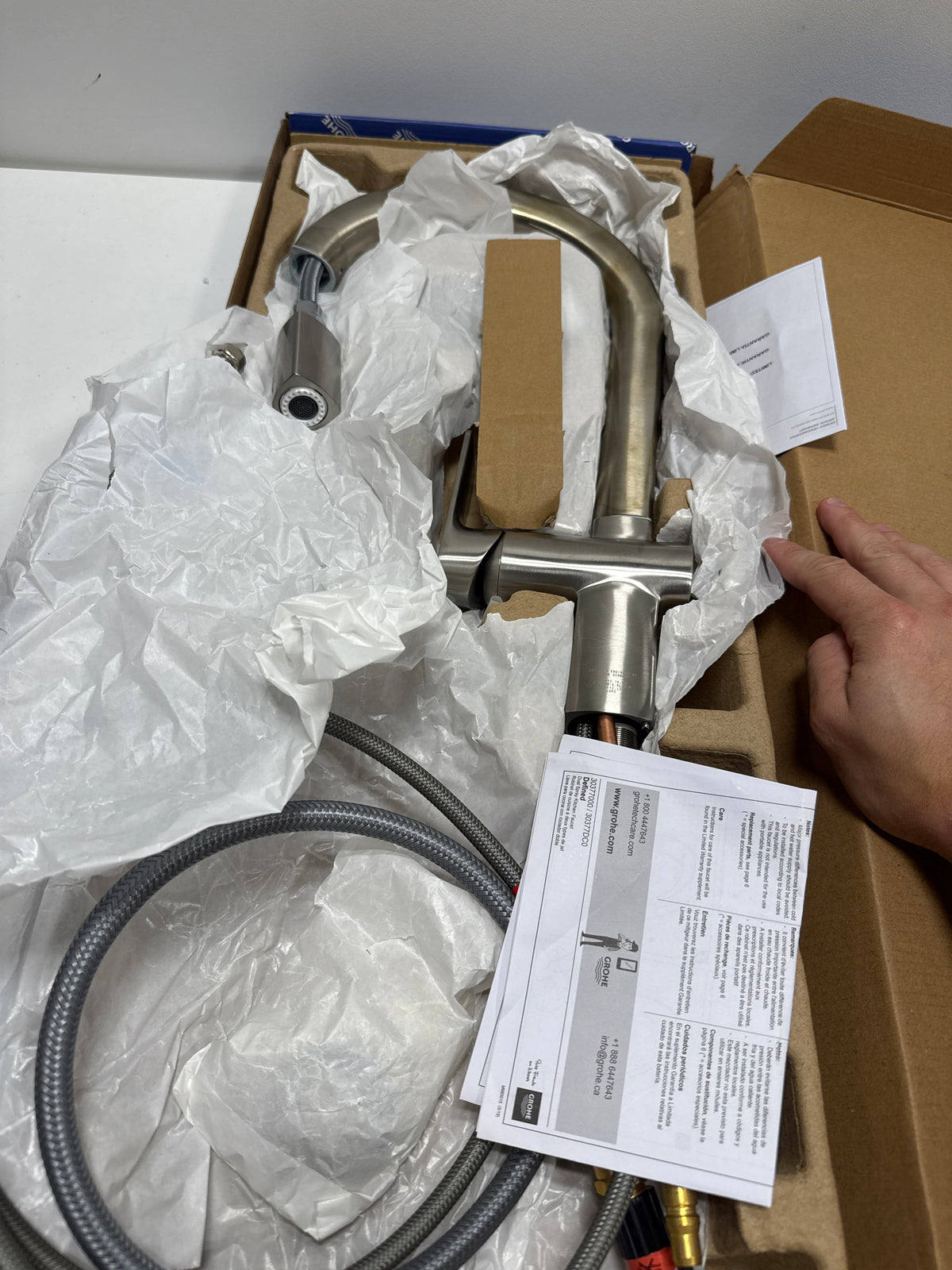Defect Grohe 30 377 Defined 1.75 GPM Single Hole Pull Down Kitchen Faucet