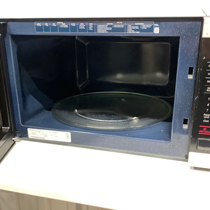 Used Samsung 1.9 Cu. Ft. Countertop Microwave with Sensor Cook in Stainless Steel, Silver