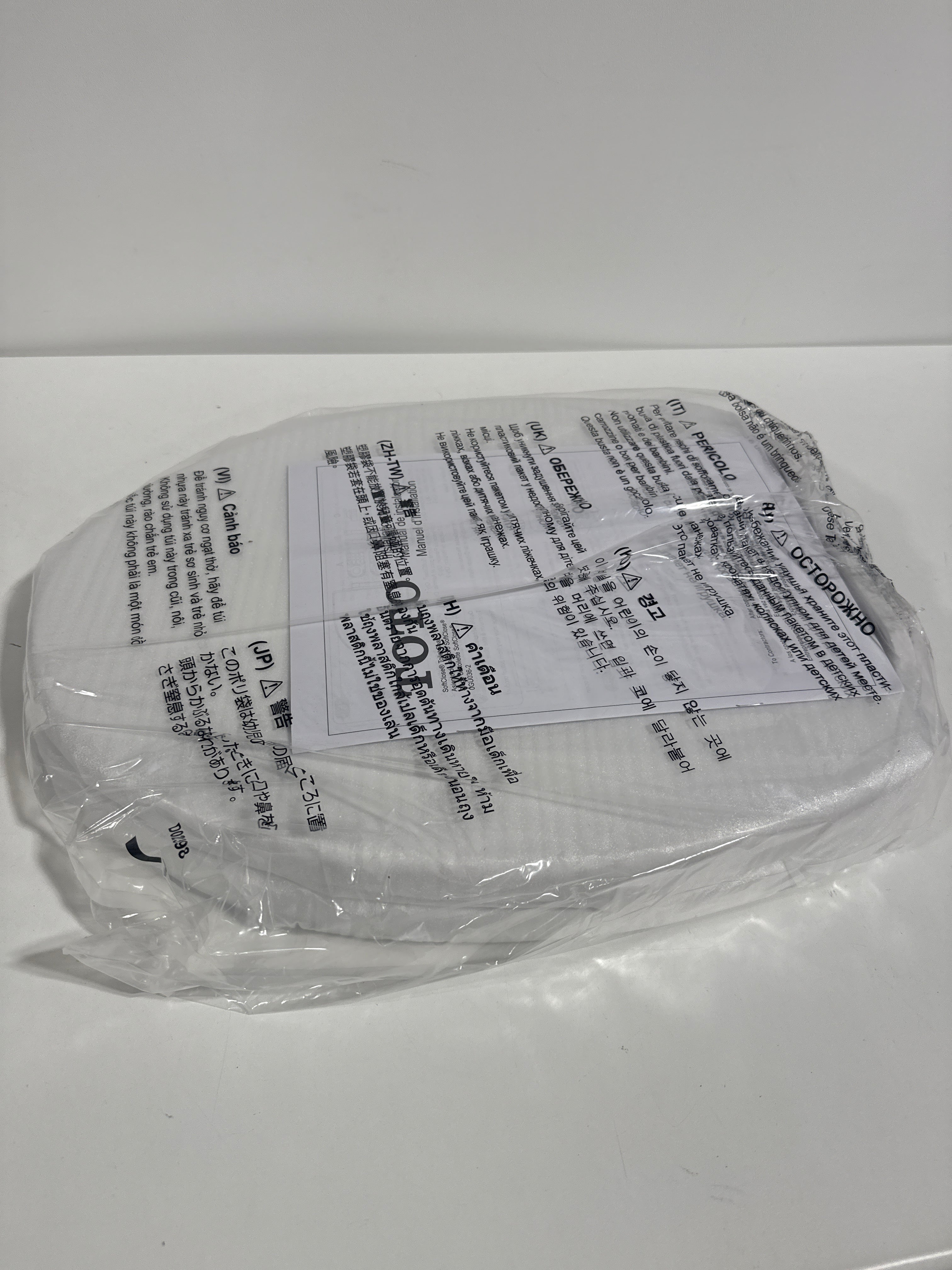 Elongated SoftClose Toilet Seat in Cotton White - *Plumbing