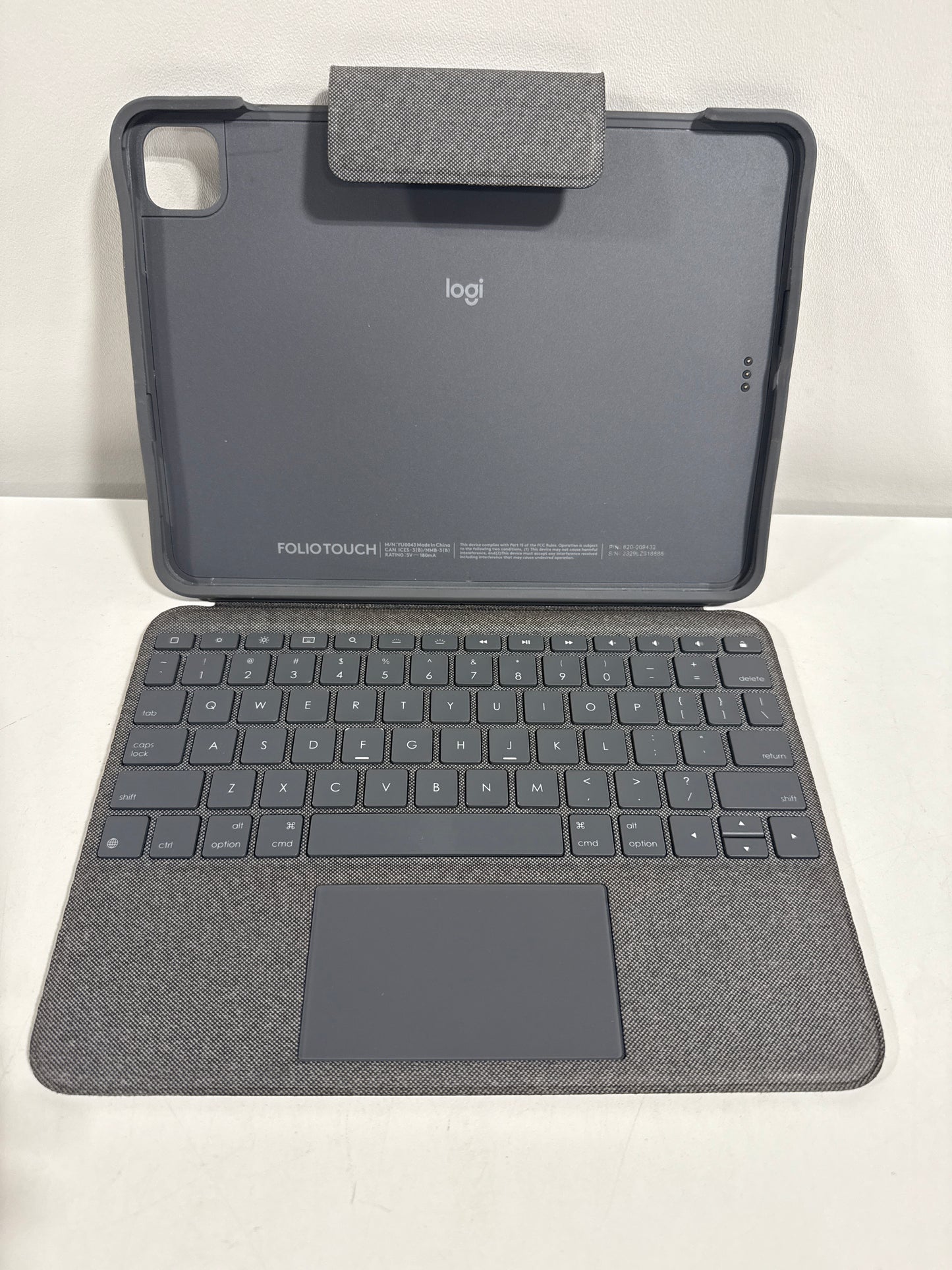 Used Logitech - Folio Touch Keyboard Folio for Apple iPad Pro 11" (1st, 2nd, 3rd & 4th Gen) with Precision Trackpad - Graphite