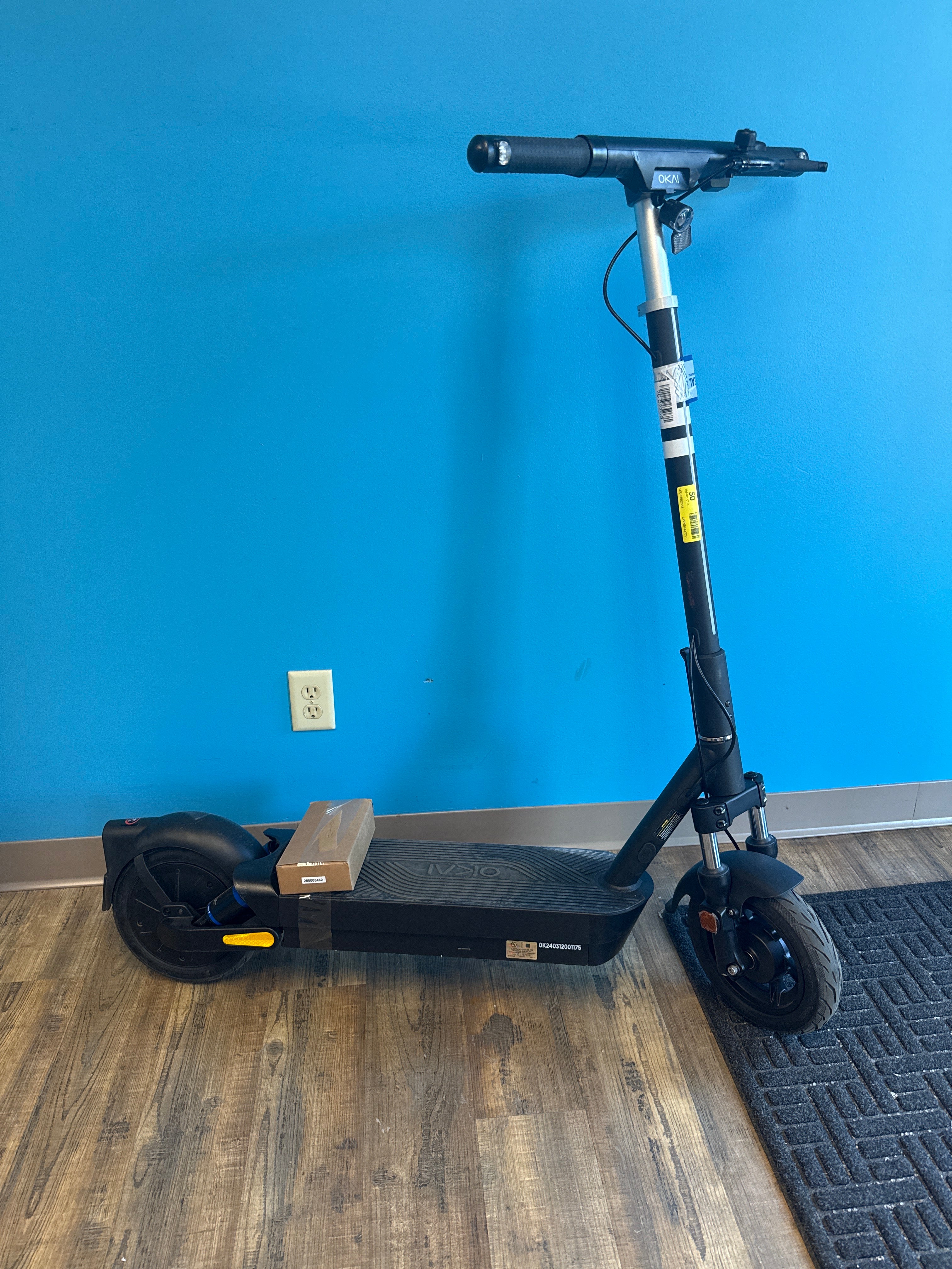 Used OKAI - Neon Ultra ES40 Dual-Suspension Electric Scooter W/ 43.5 Miles