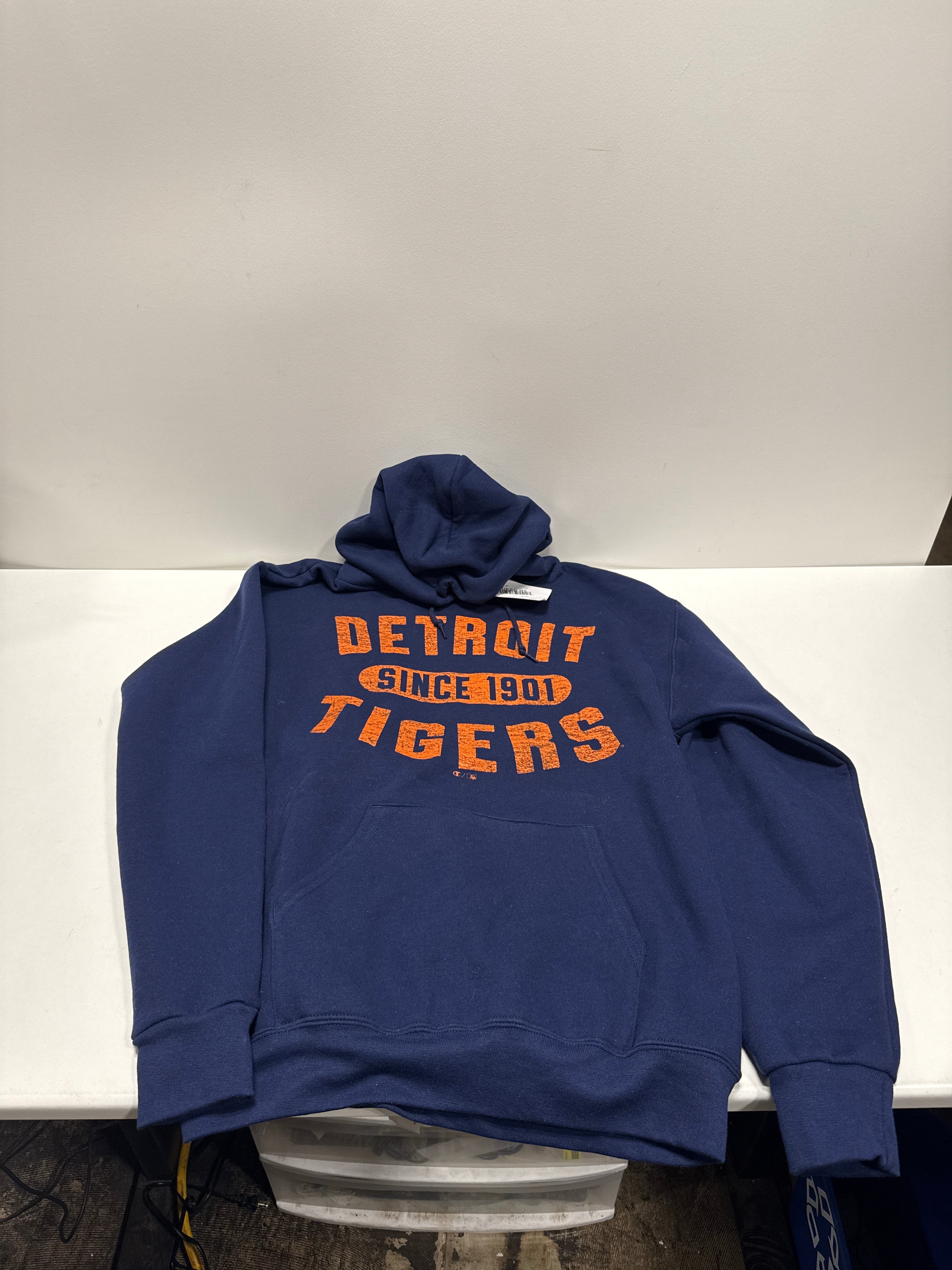 MLB Detroit Tigers Men's Champion Hooded Sweatshirt - M
