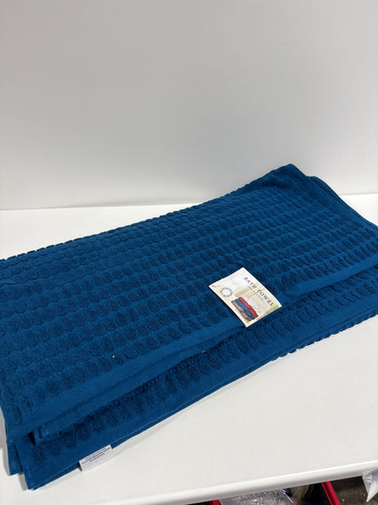 2 Textured Bath Towels