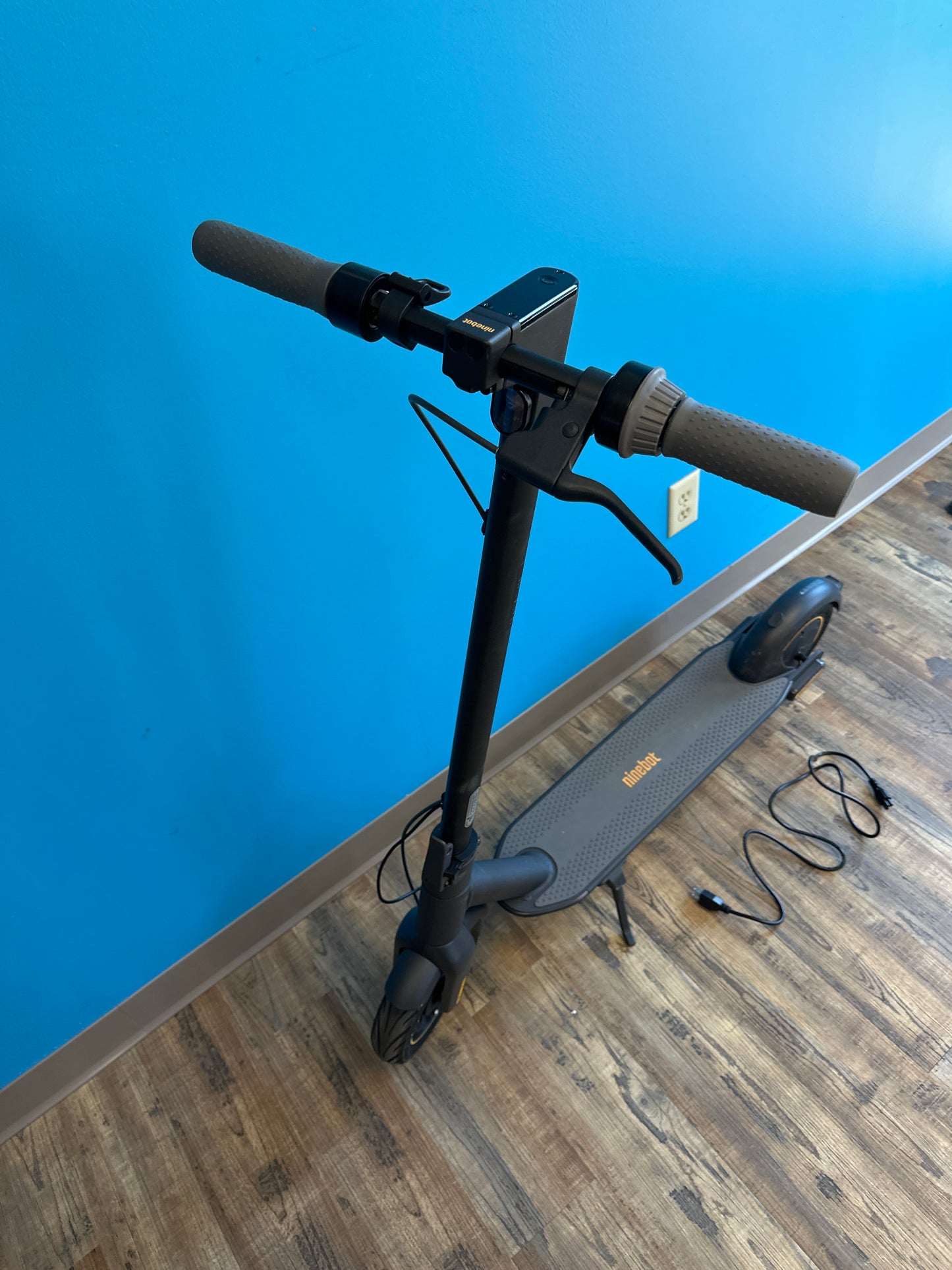 Used Segway - Max G30P Electric Kick Scooter, Foldable Electric Scooter w/40.4 mi Max Operating Range & 18.6 mph Max Speed - Black