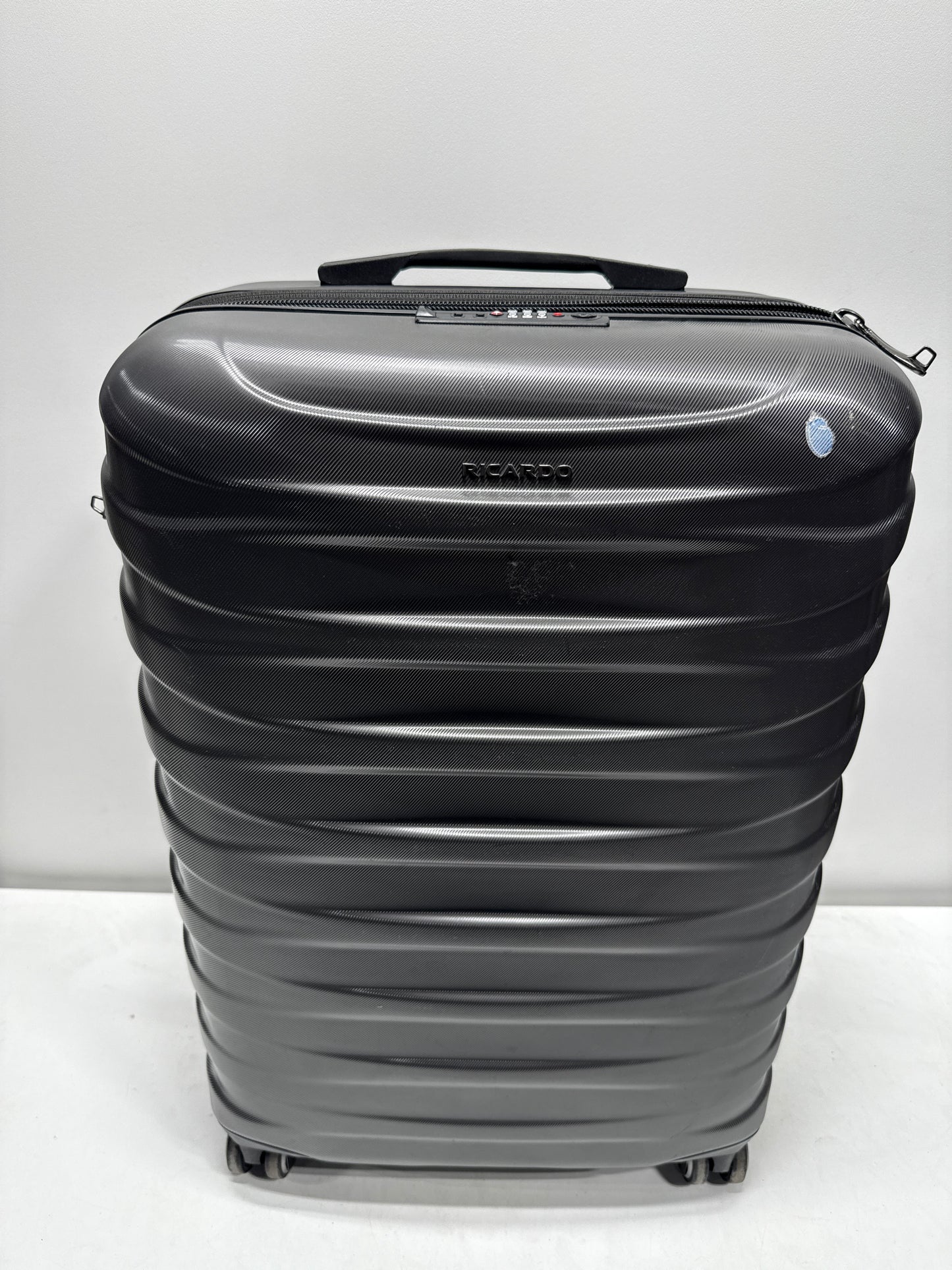 Used Ricardo 3 piece Hardside Spinner Set