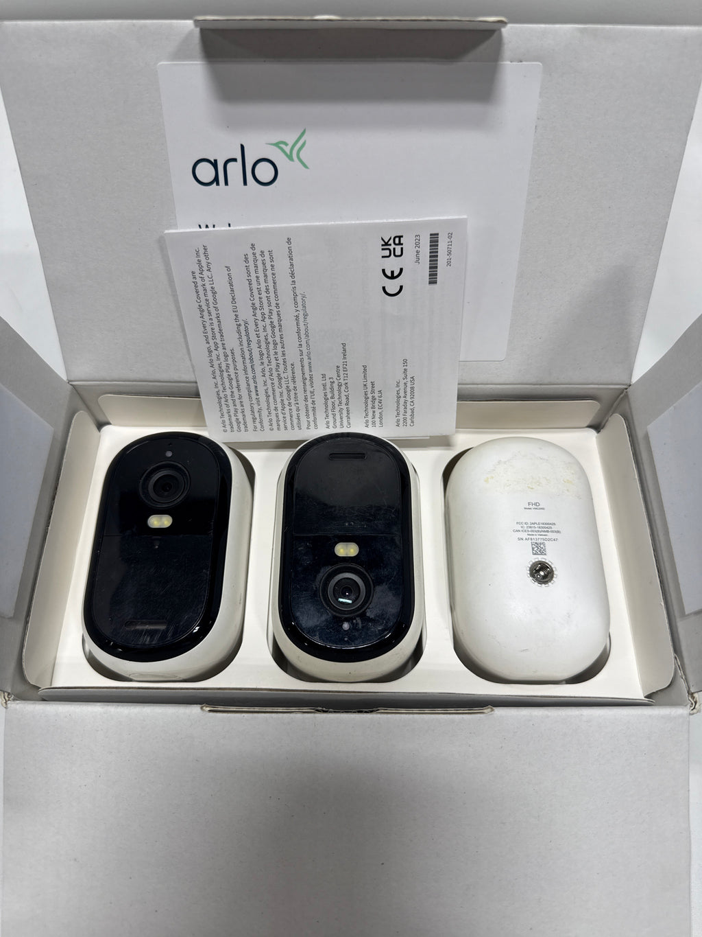 Used Arlo - Essential XL 3-Camera Outdoor Wireless HD Security Camera (2nd Generation) with 4x Longer Battery Life - White