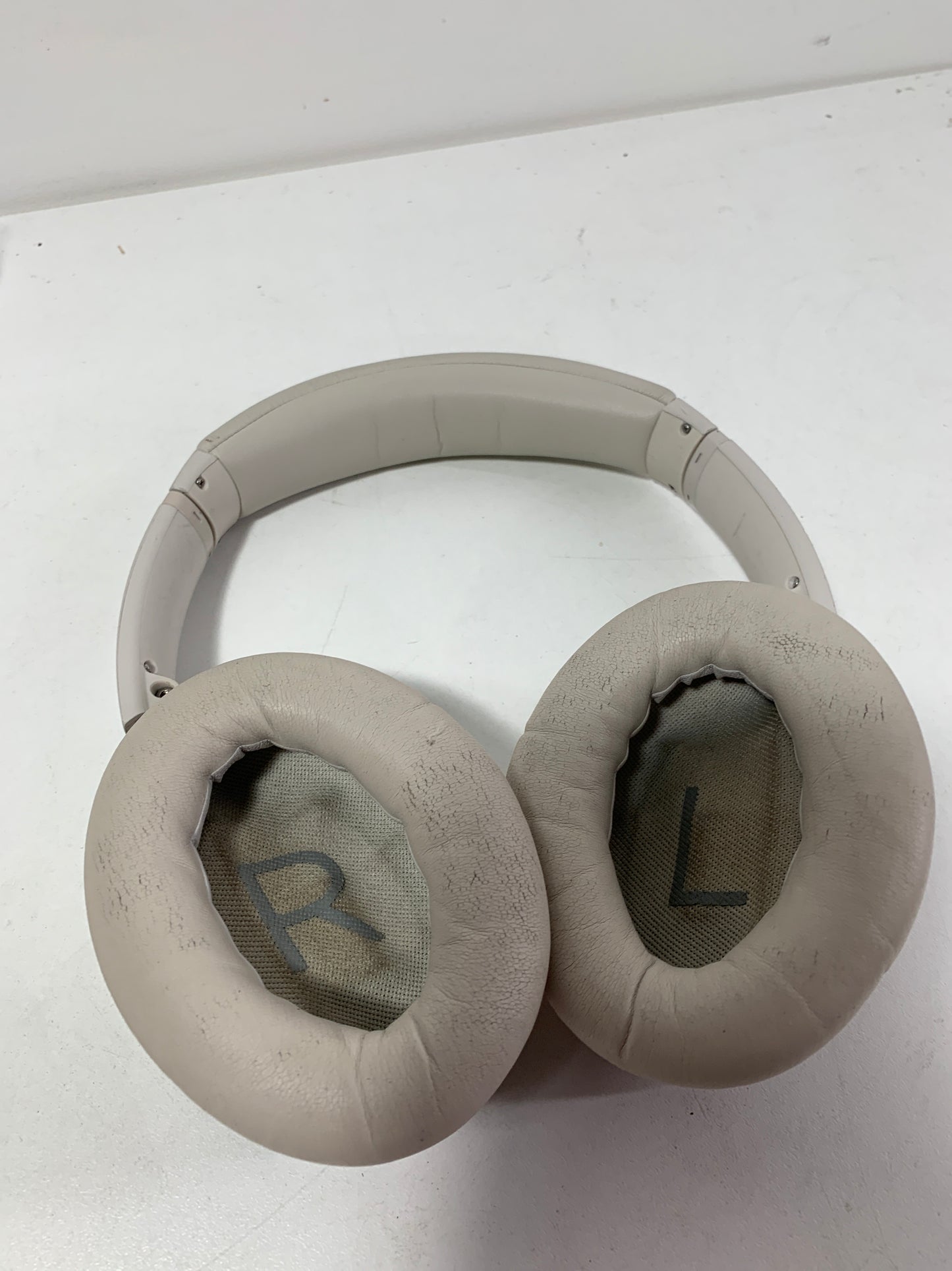 Used Bose QuietComfort 45 Wireless Active Noise Canceling on-Ear Headphones, Bluetooth, White