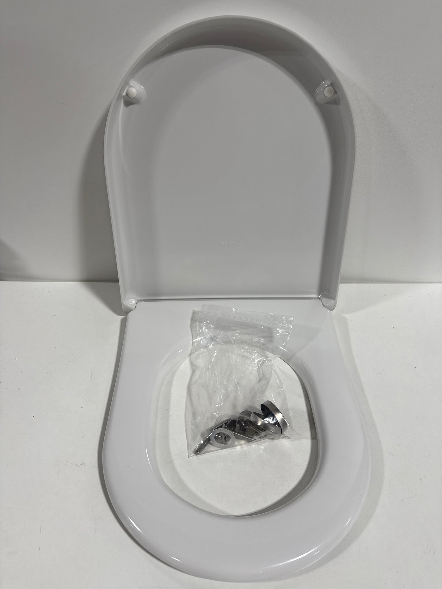 See Desc Duravit 0069890000 Toilet Seat with Soft Close Hinges /White