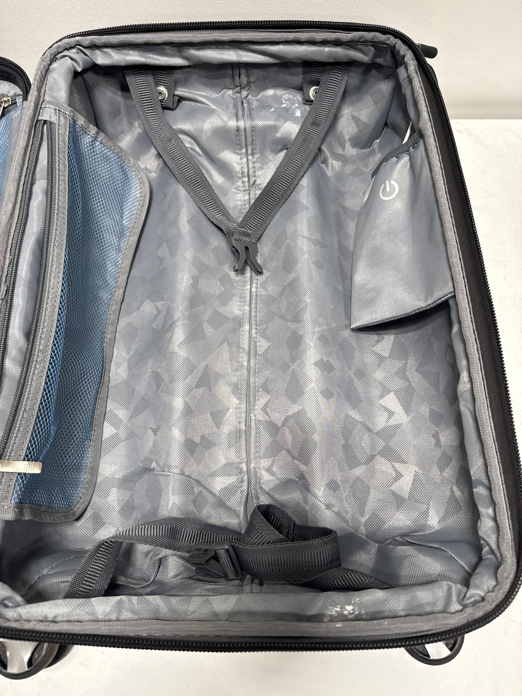 Used Ricardo 3 piece Hardside Spinner Set - *Luggage & Travel